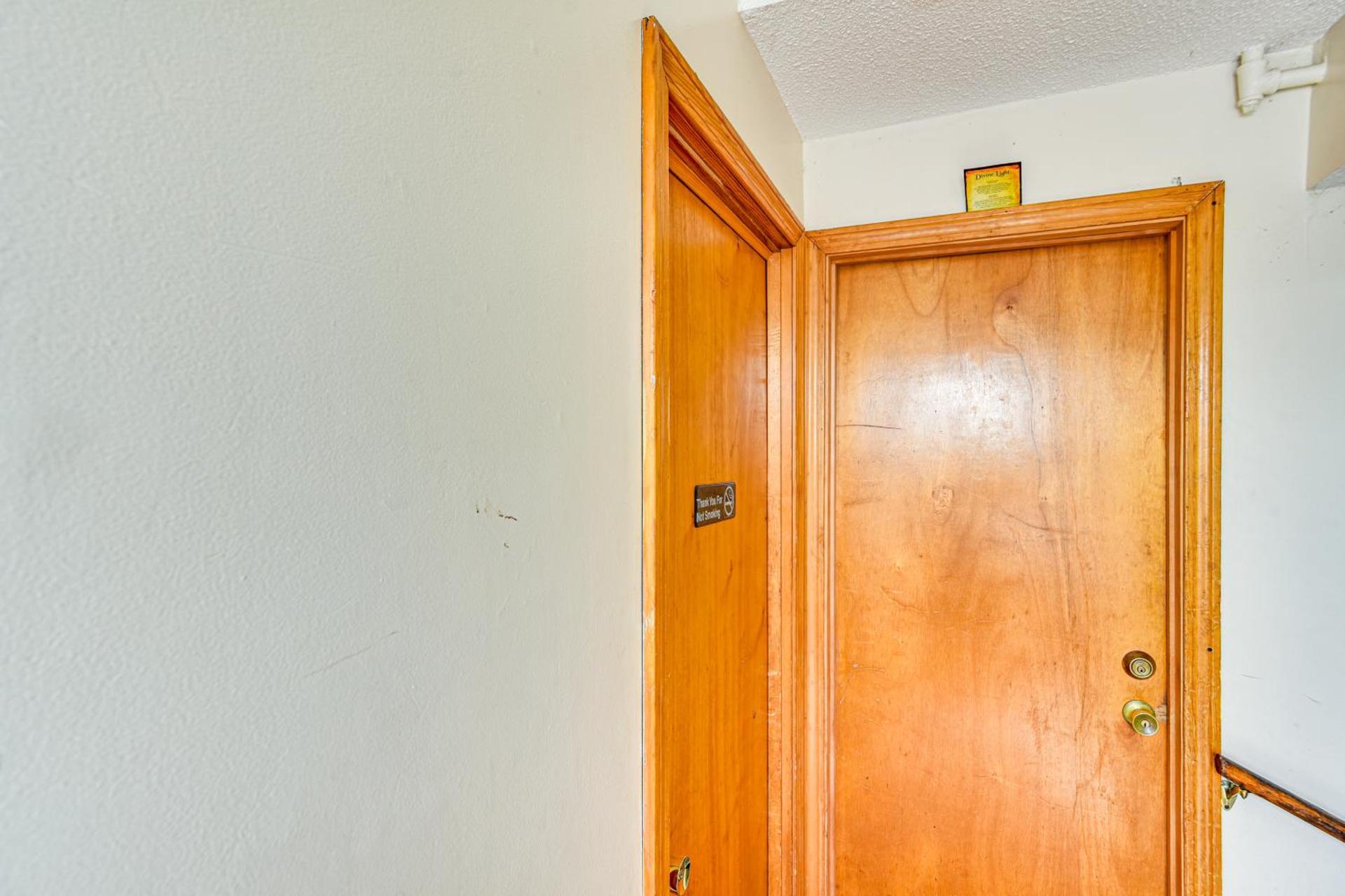 2 Mi to Waterfront Walkable Fall River Apartment!