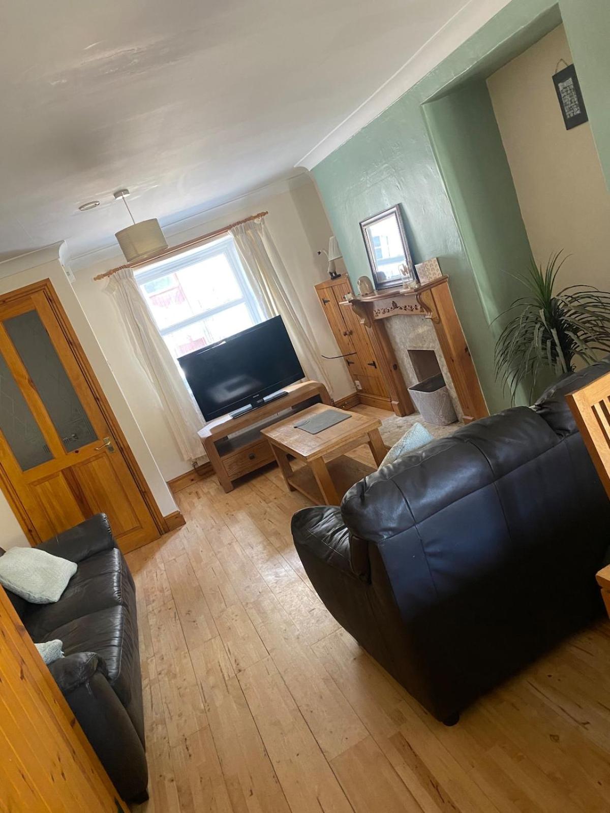 Communal lounge/ TV room