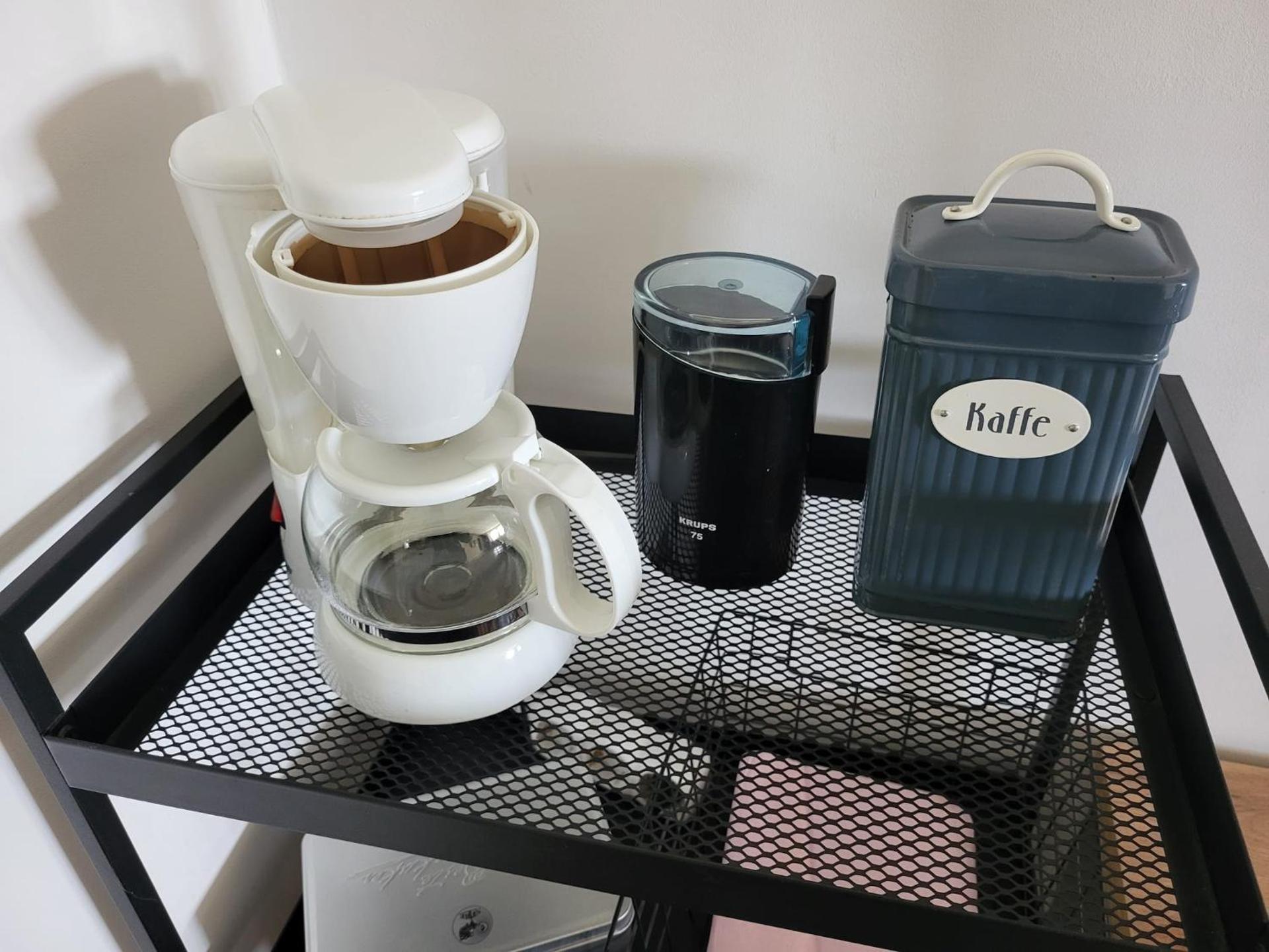 Bright comfortable guest suite close to both swimming, nature and city