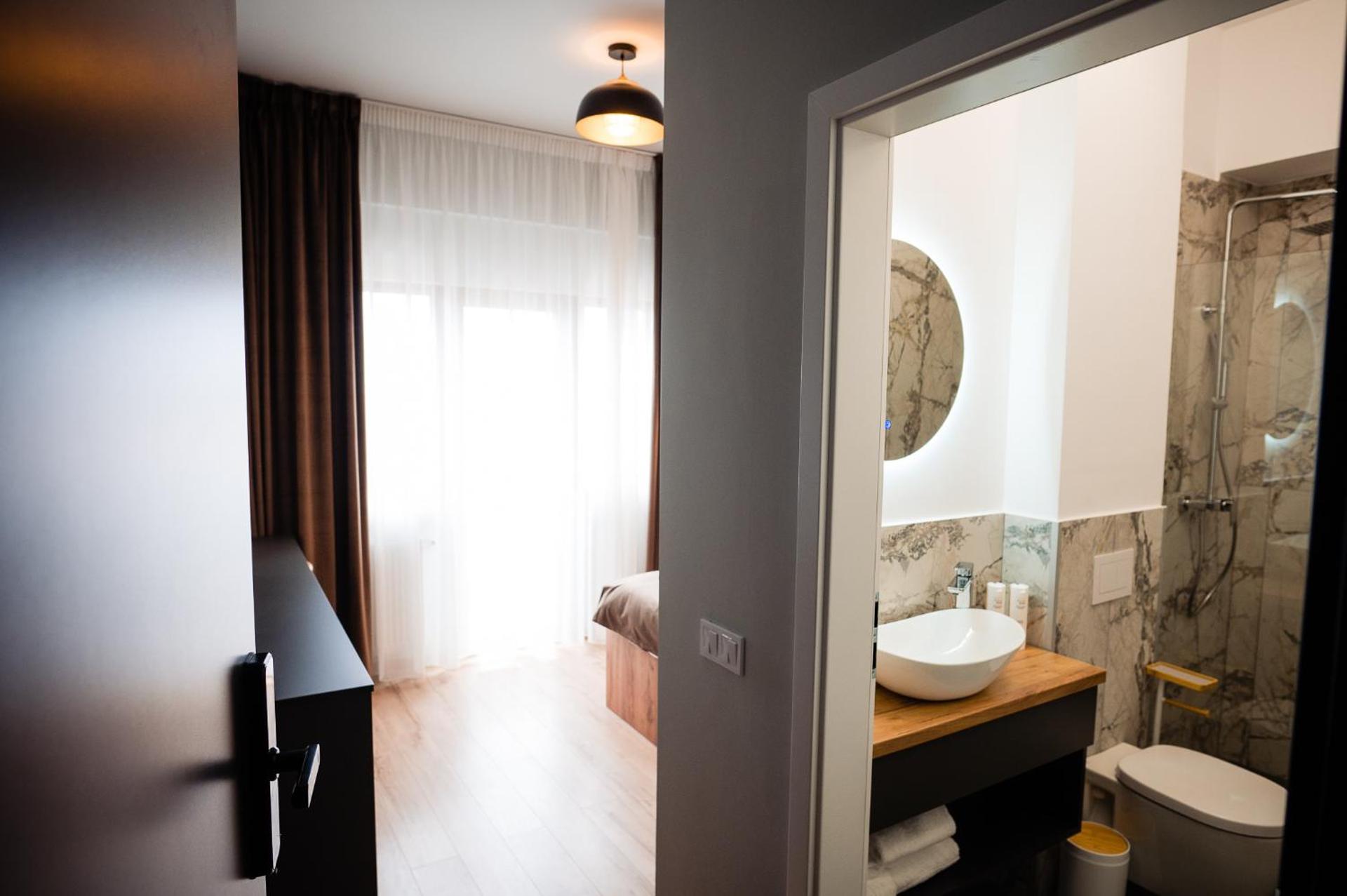 Fly&stay at George`s