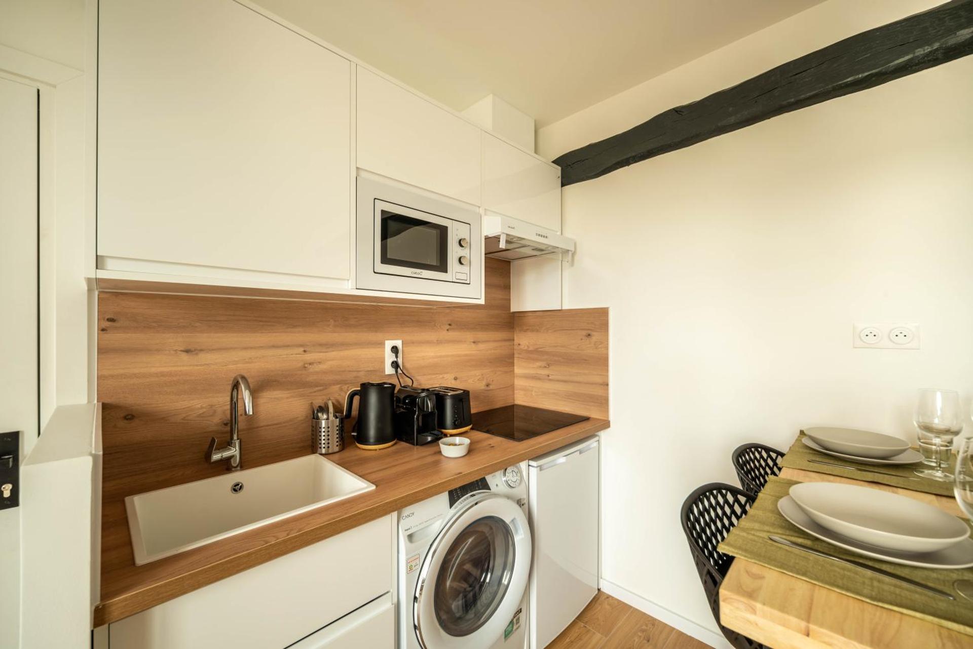 Kitchen or kitchenette