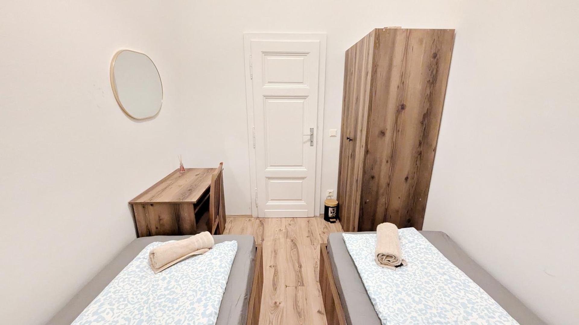 Spacious Rooms - 15 Min from Airport & City Center, 5 Min from Vienna Main-Bus Station EZ1