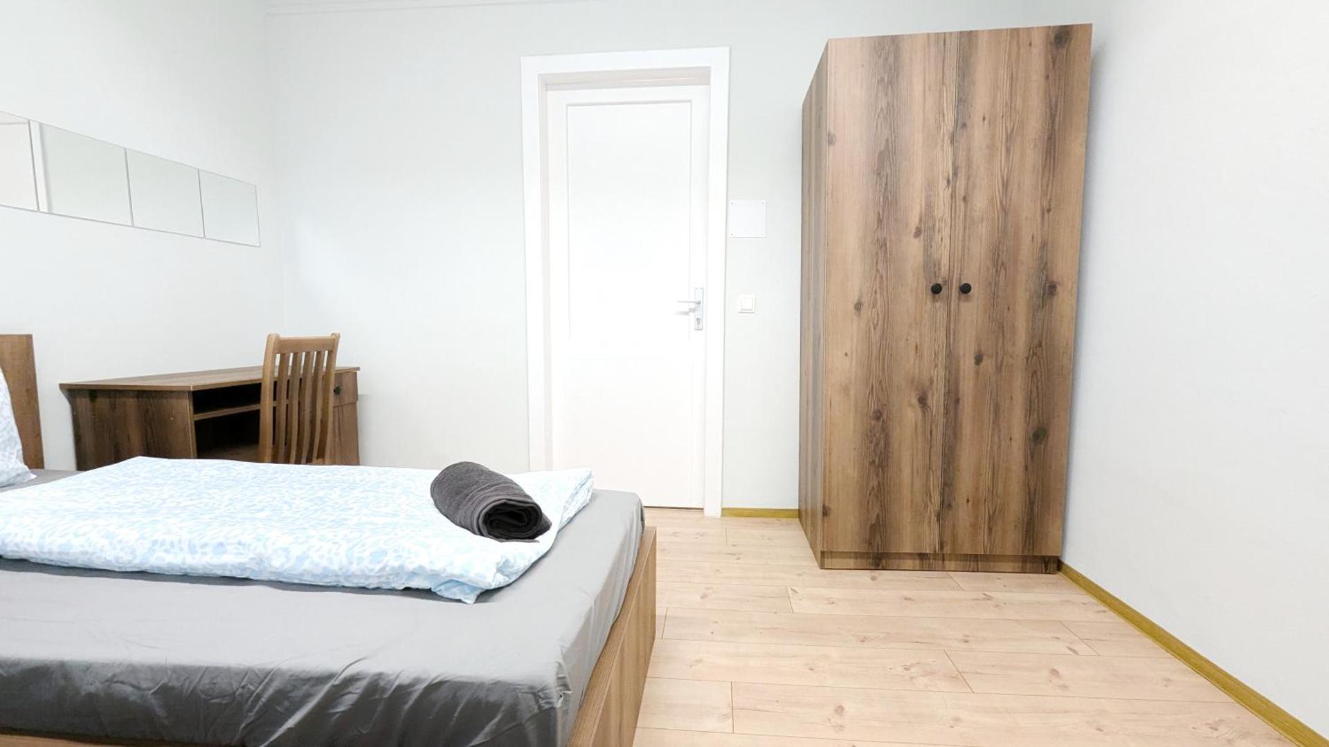 Spacious Rooms - 15 Min from Airport & City Center, 5 Min from Vienna Main-Bus Station EZ9