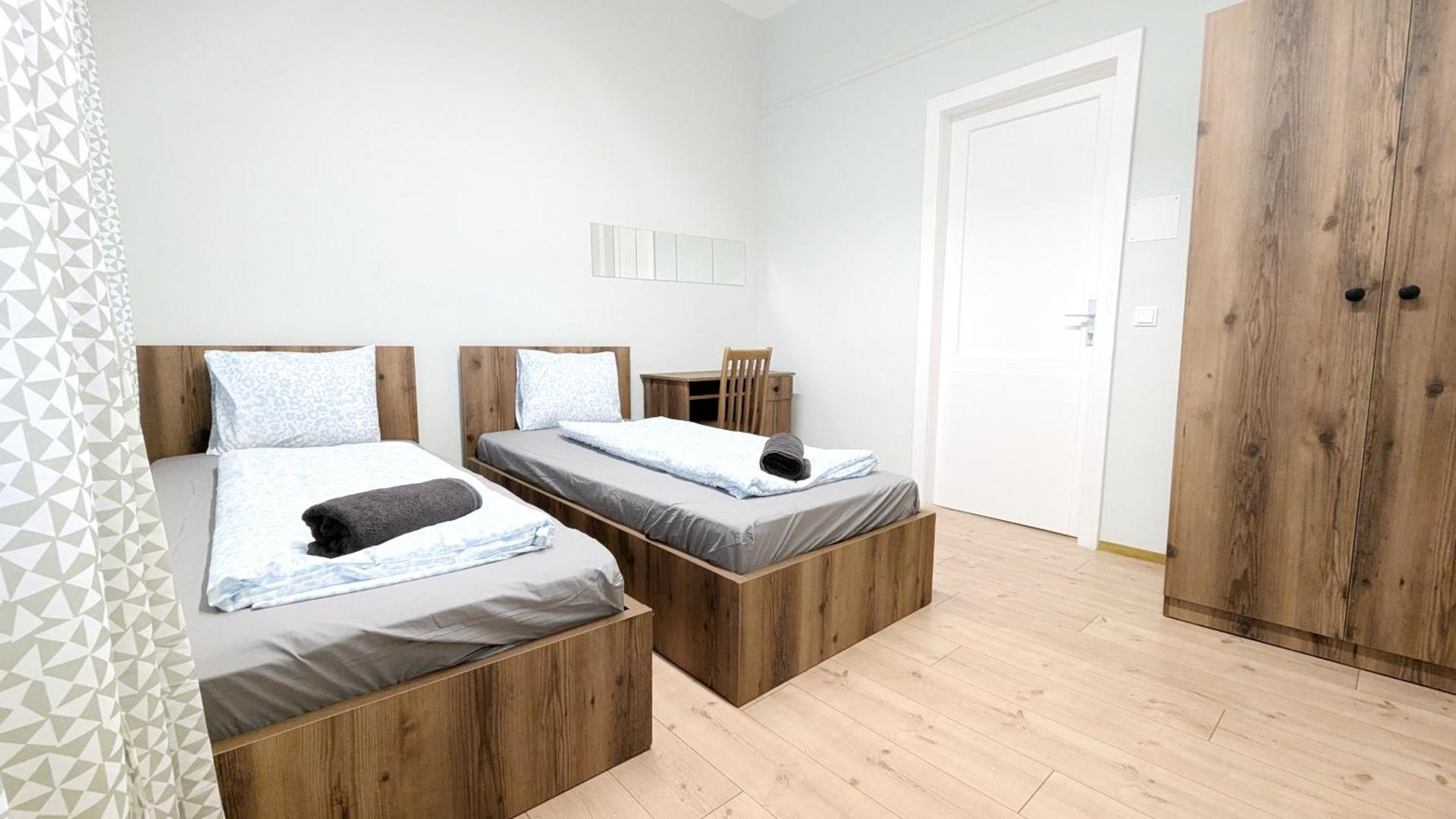 Spacious Rooms - 15 Min from Airport & City Center, 5 Min from Vienna Main-Bus Station EZ9