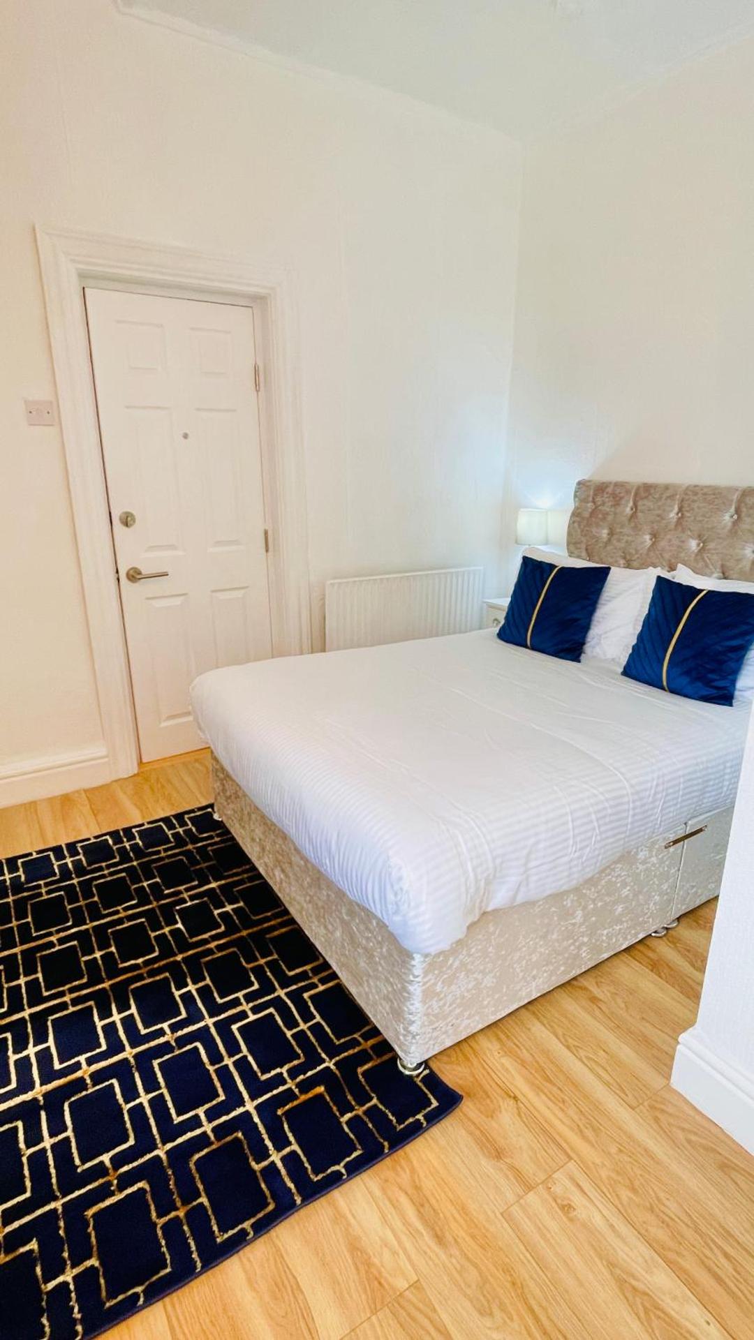 Double Room with Private Bathroom 16 Havelock Street - 6