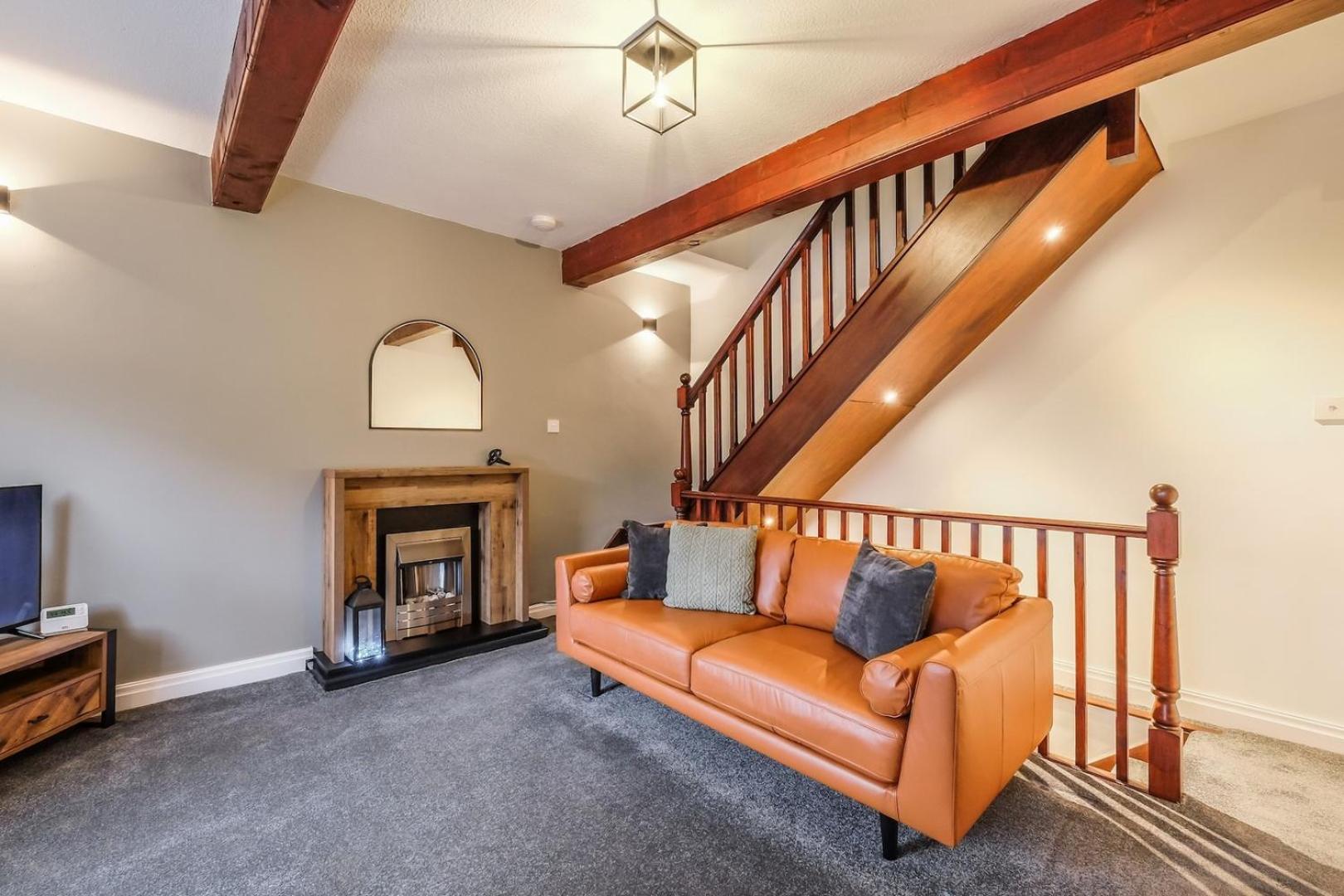 Sleek 2B/1B Retreat in Lindley, Huddersfield