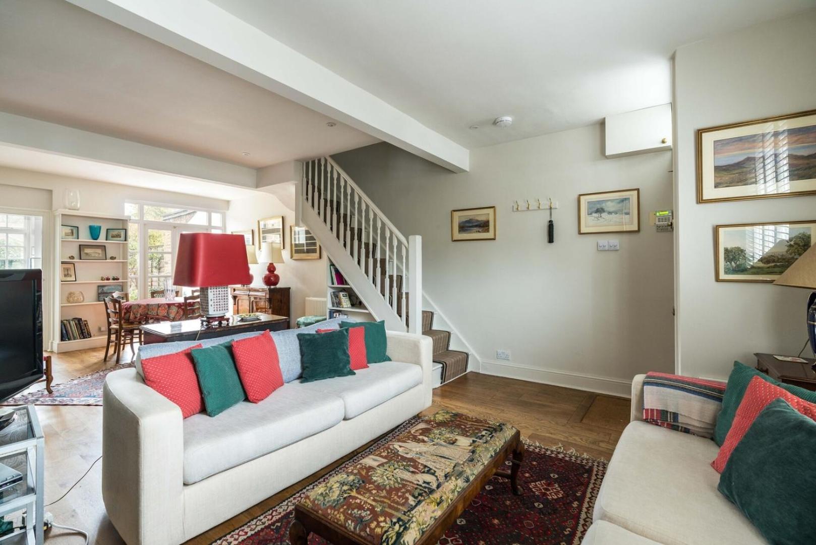 Charming 2BD House with Garden in Hammersmith