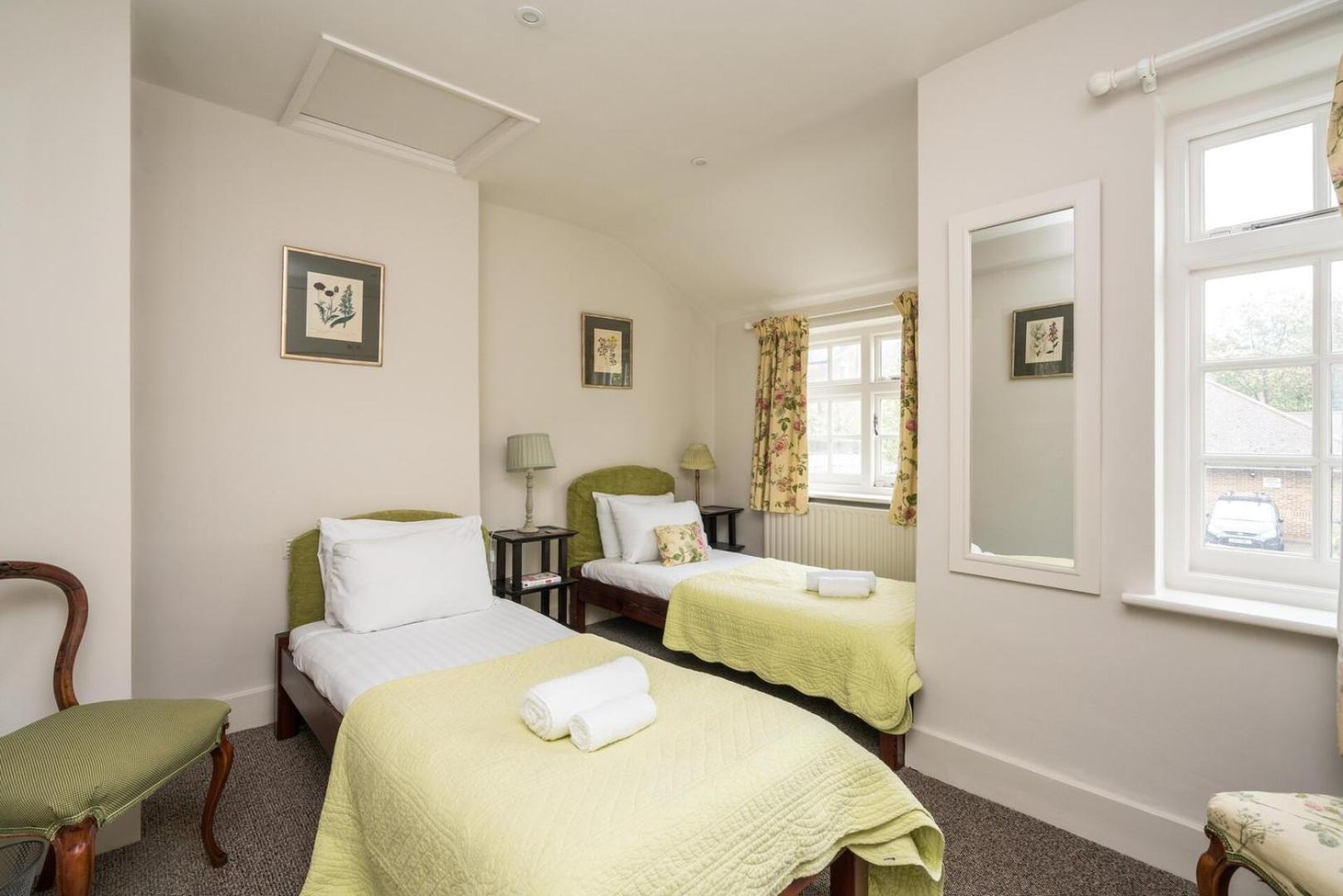 Charming 2BD House with Garden in Hammersmith