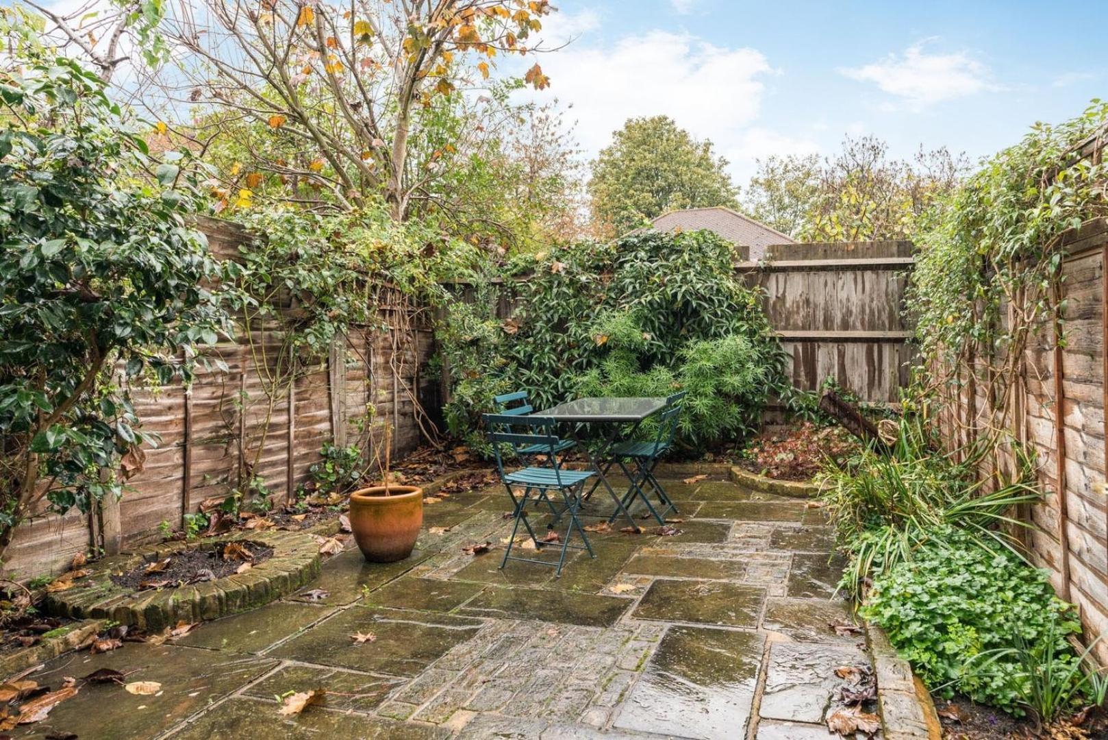 Charming 2BD House with Garden in Hammersmith