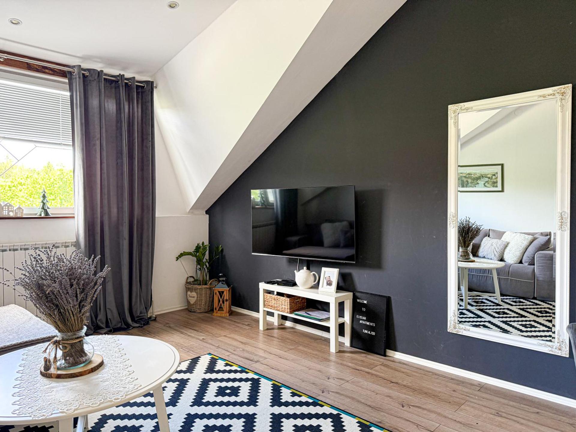 Communal lounge/ TV room