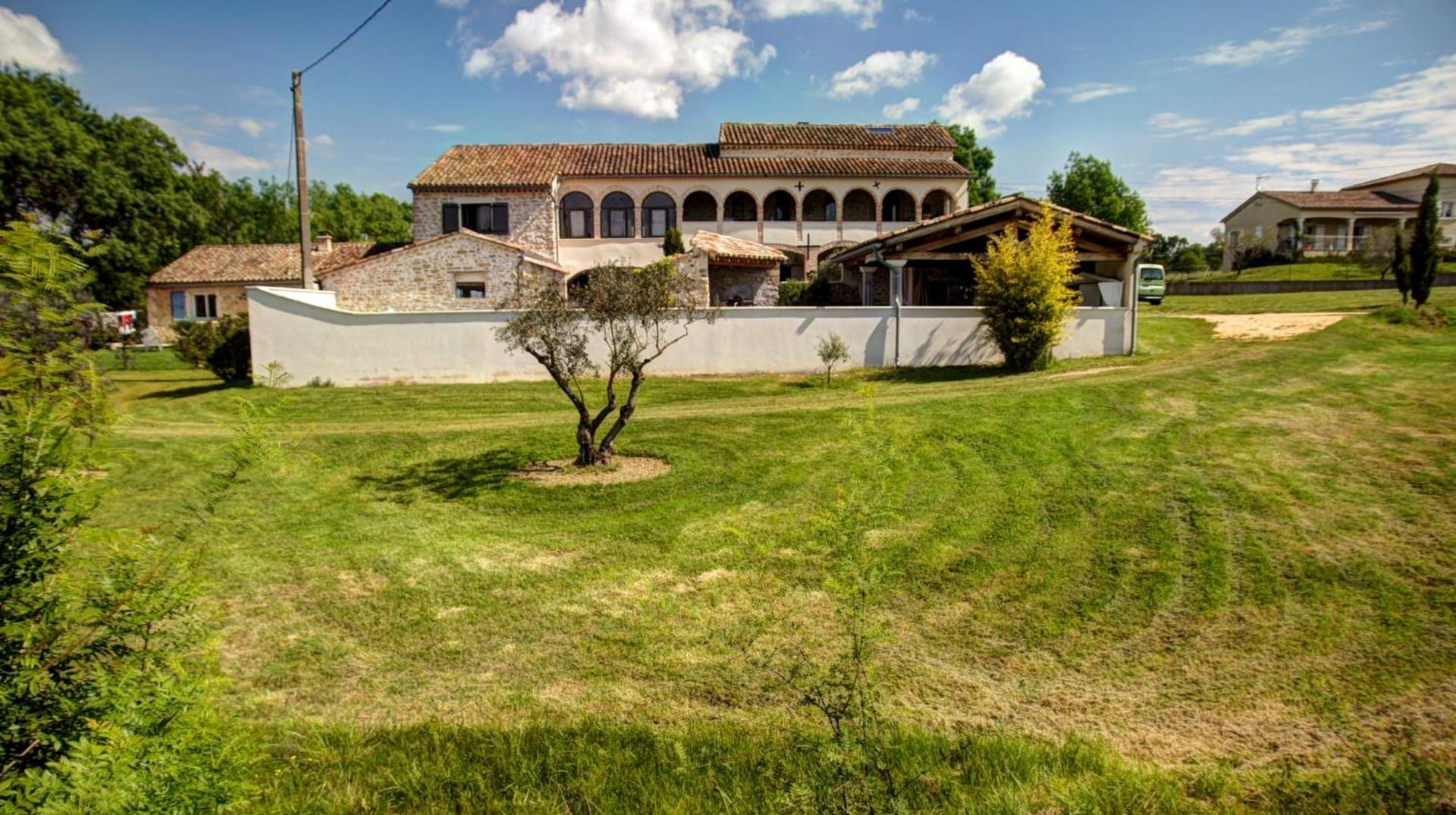 Mas en Pierre "entre Gard et Ardèche" avec jardin