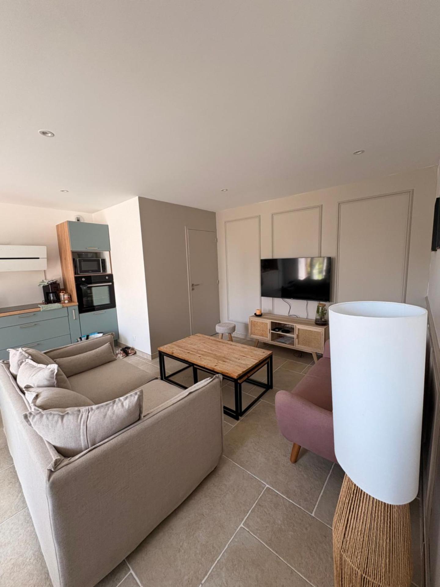 Communal lounge/ TV room