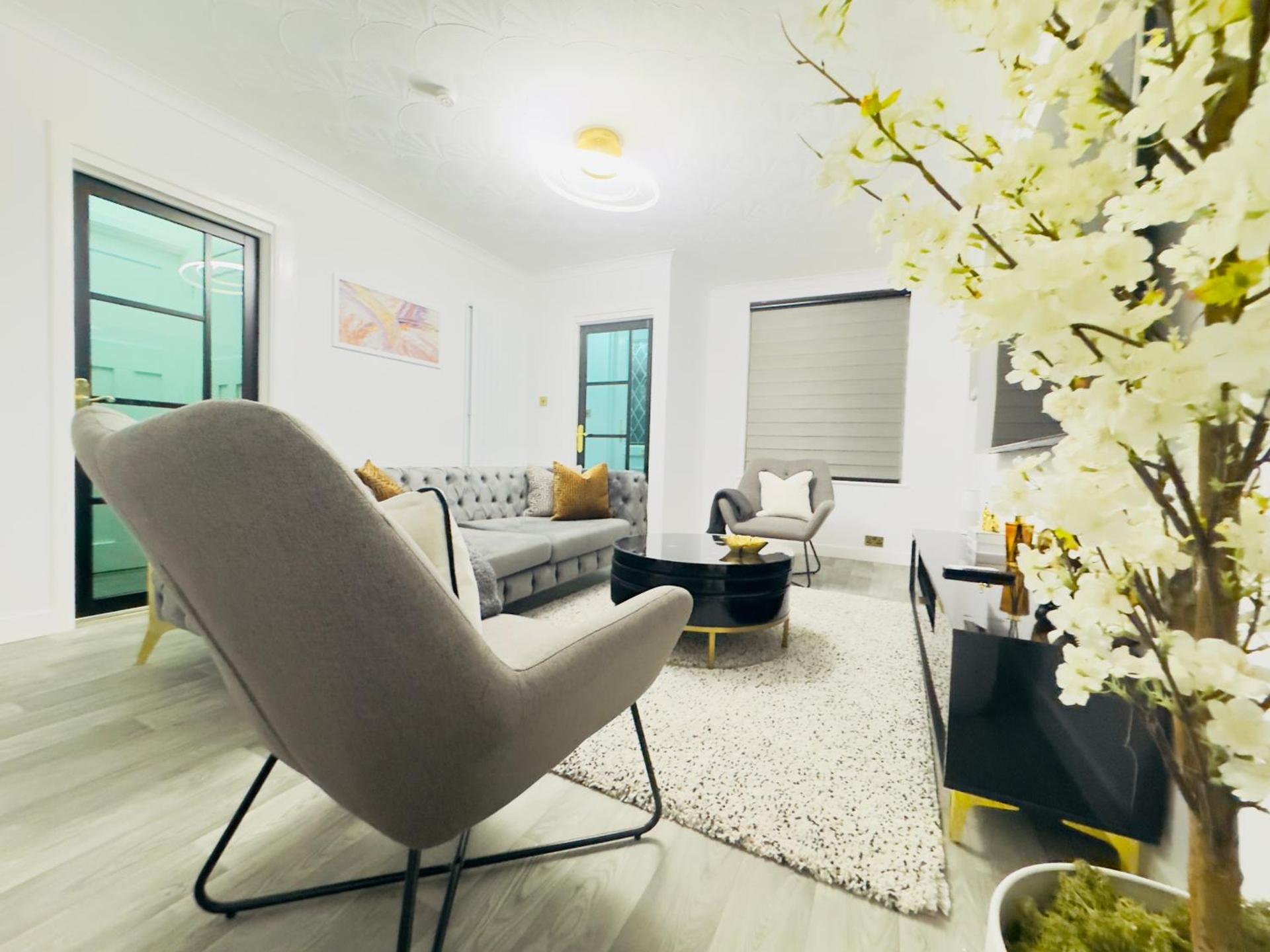 Ensuite Luxury Bedroom In Purfleet