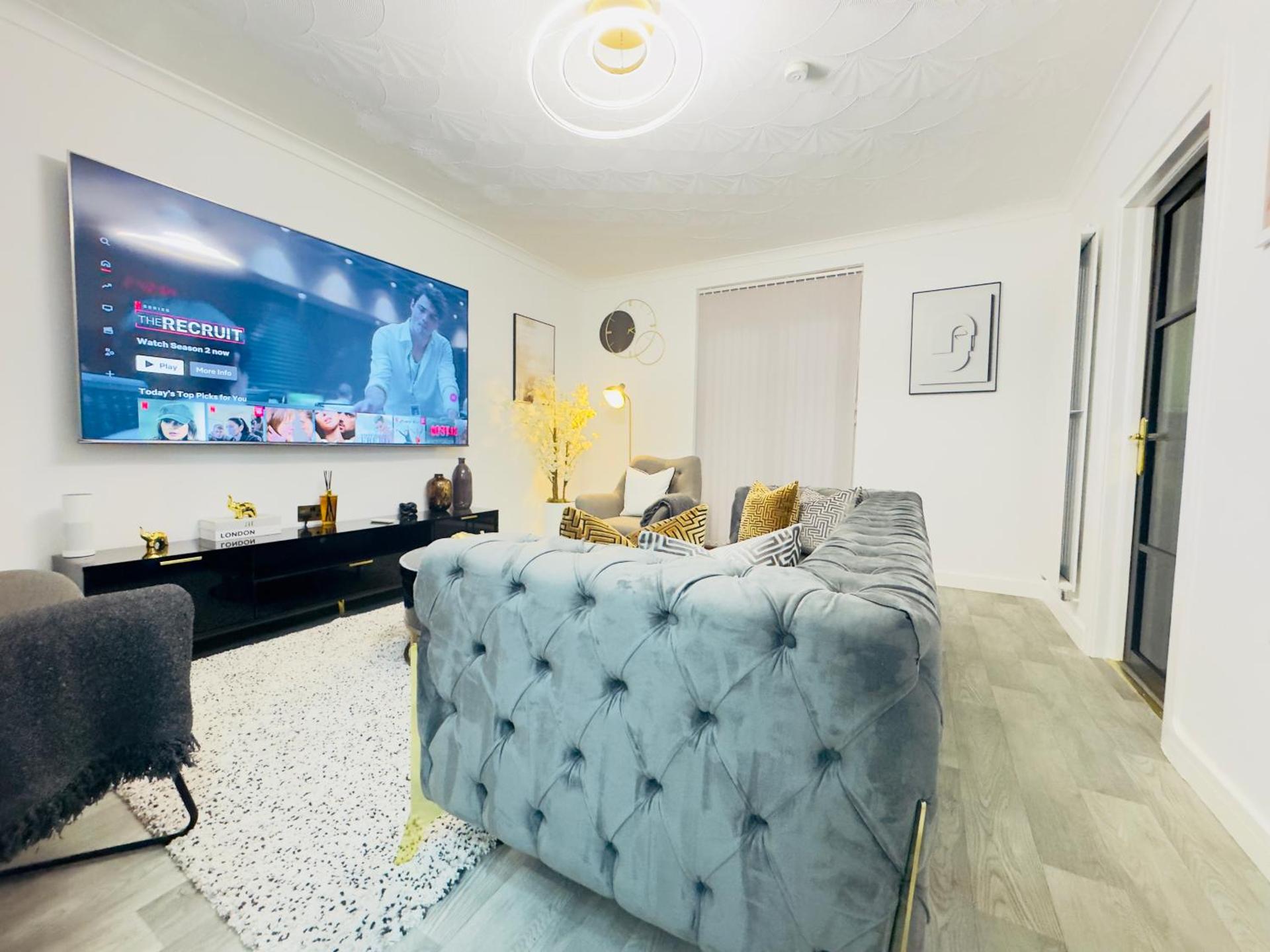 Ensuite Luxury Bedroom In Purfleet