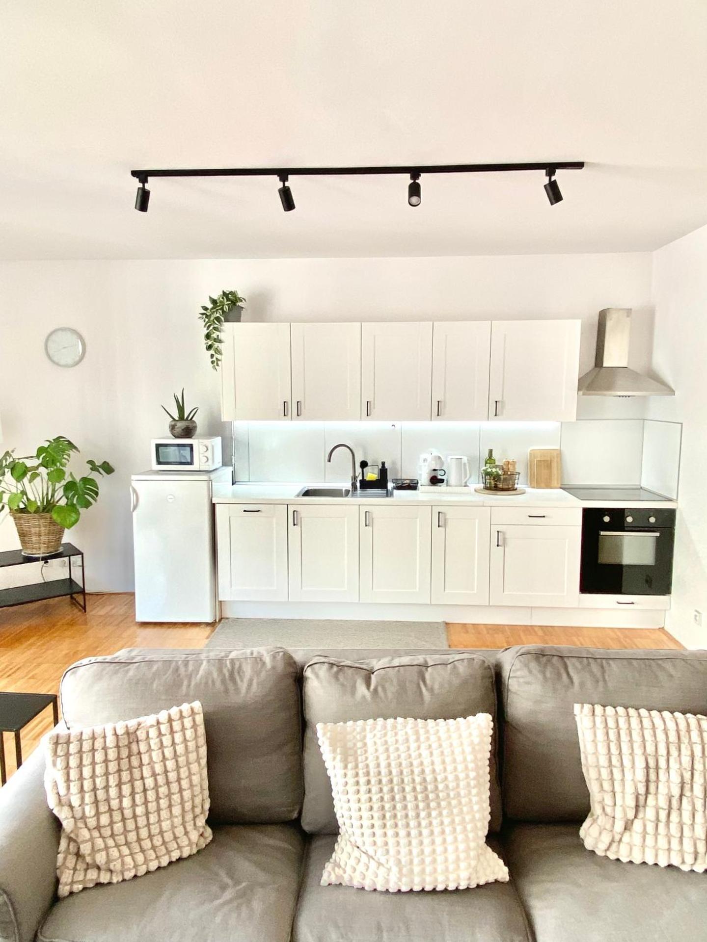 Spacious Apartment near City Center with Balcony and Garage Parking