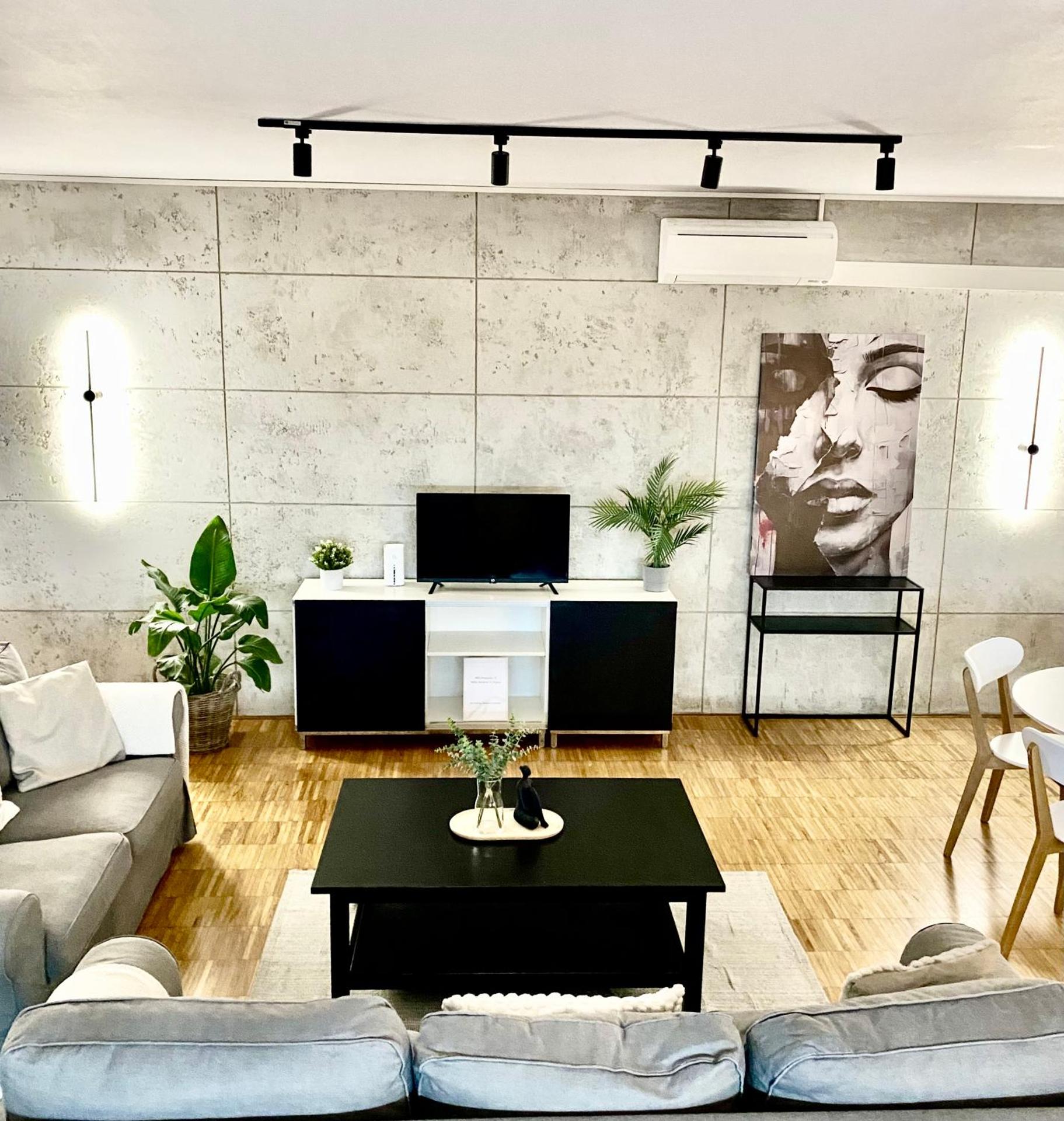 Spacious Apartment near City Center with Balcony and Garage Parking