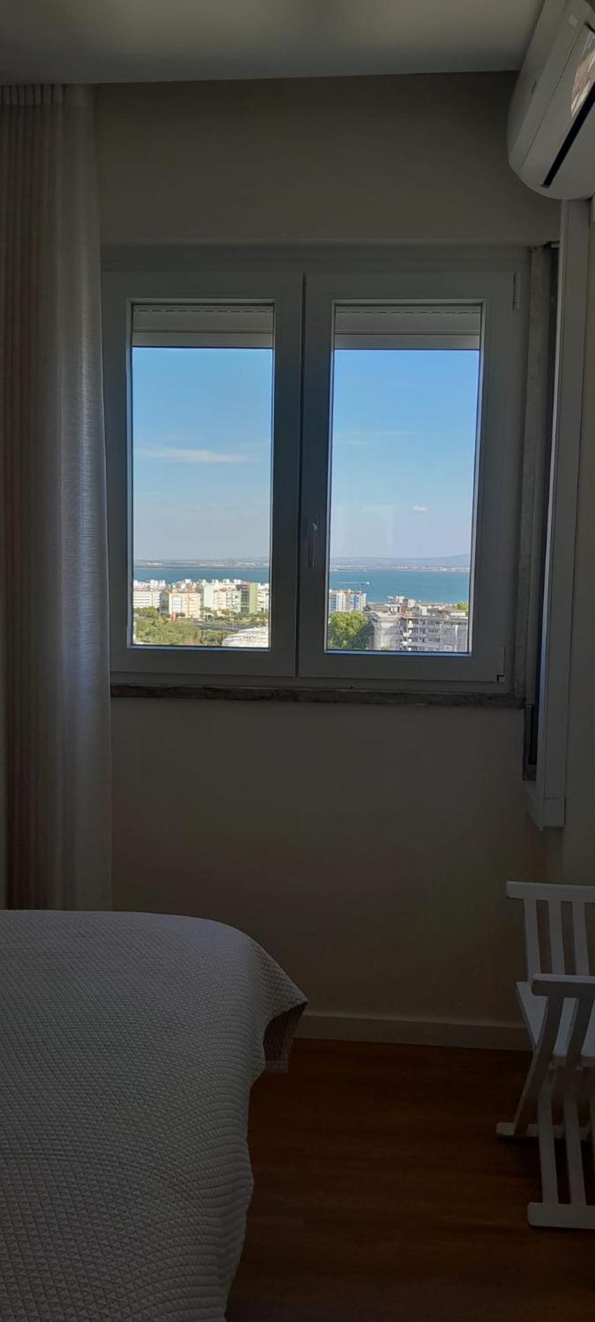 Vistas Sobre O Rio Tejo