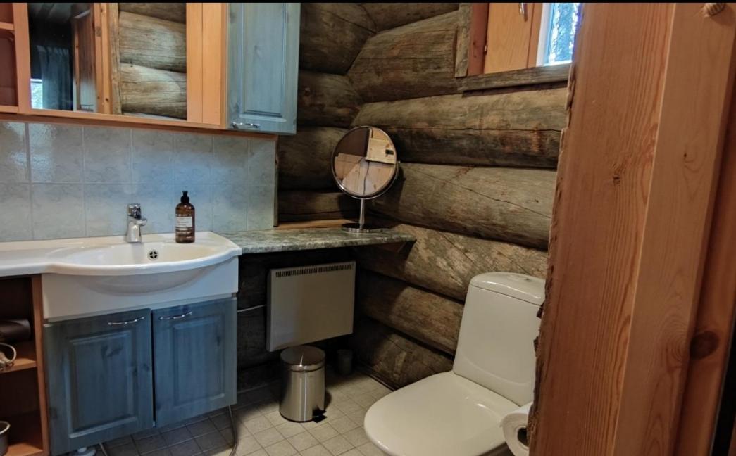 Kelokantola by the lake