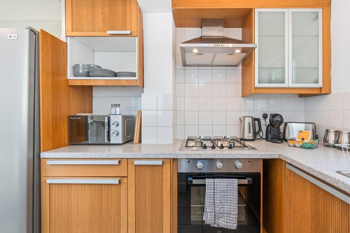 2 Bed House ,Close to Bromley South Station , Free Parking