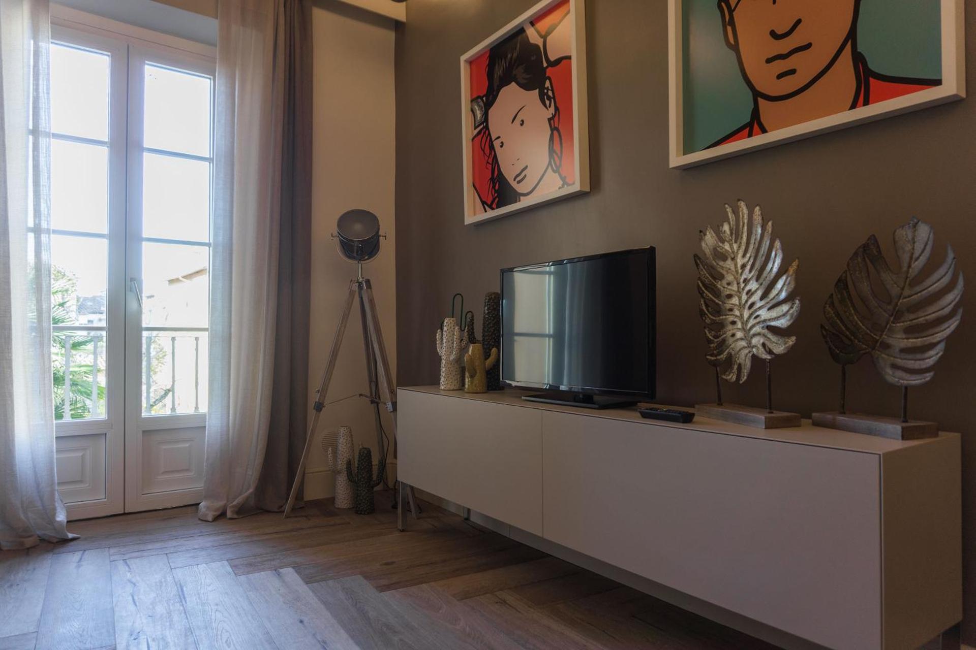 Communal lounge/ TV room