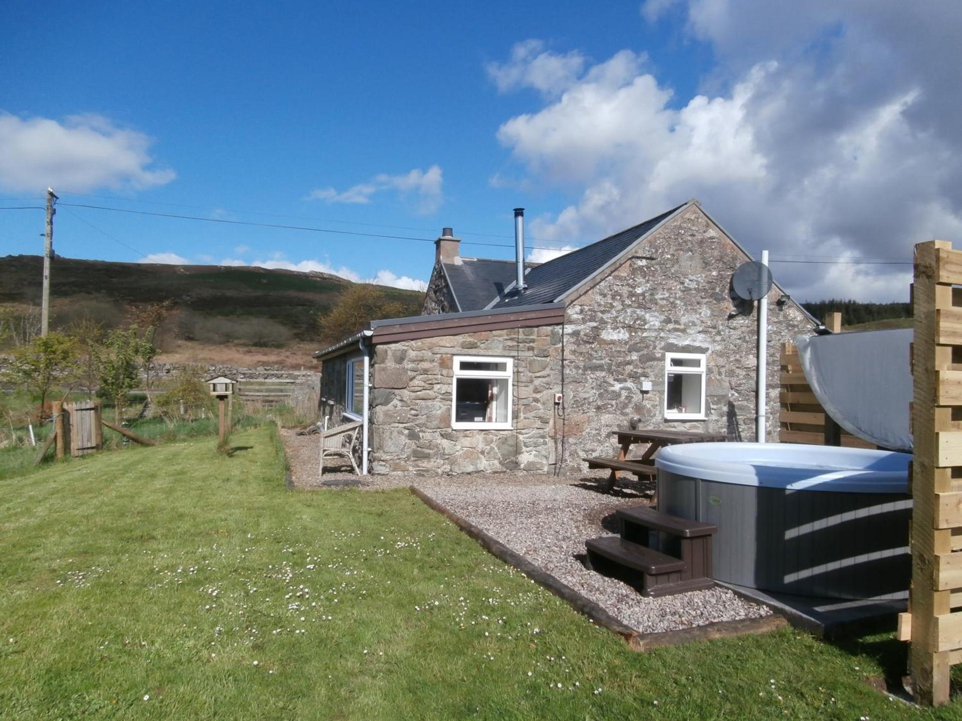 Dalnoid Cottages & Treehouses Nr Glenshee