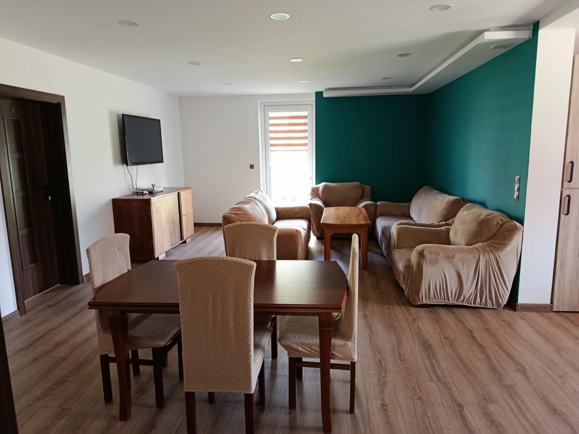 Communal lounge/ TV room