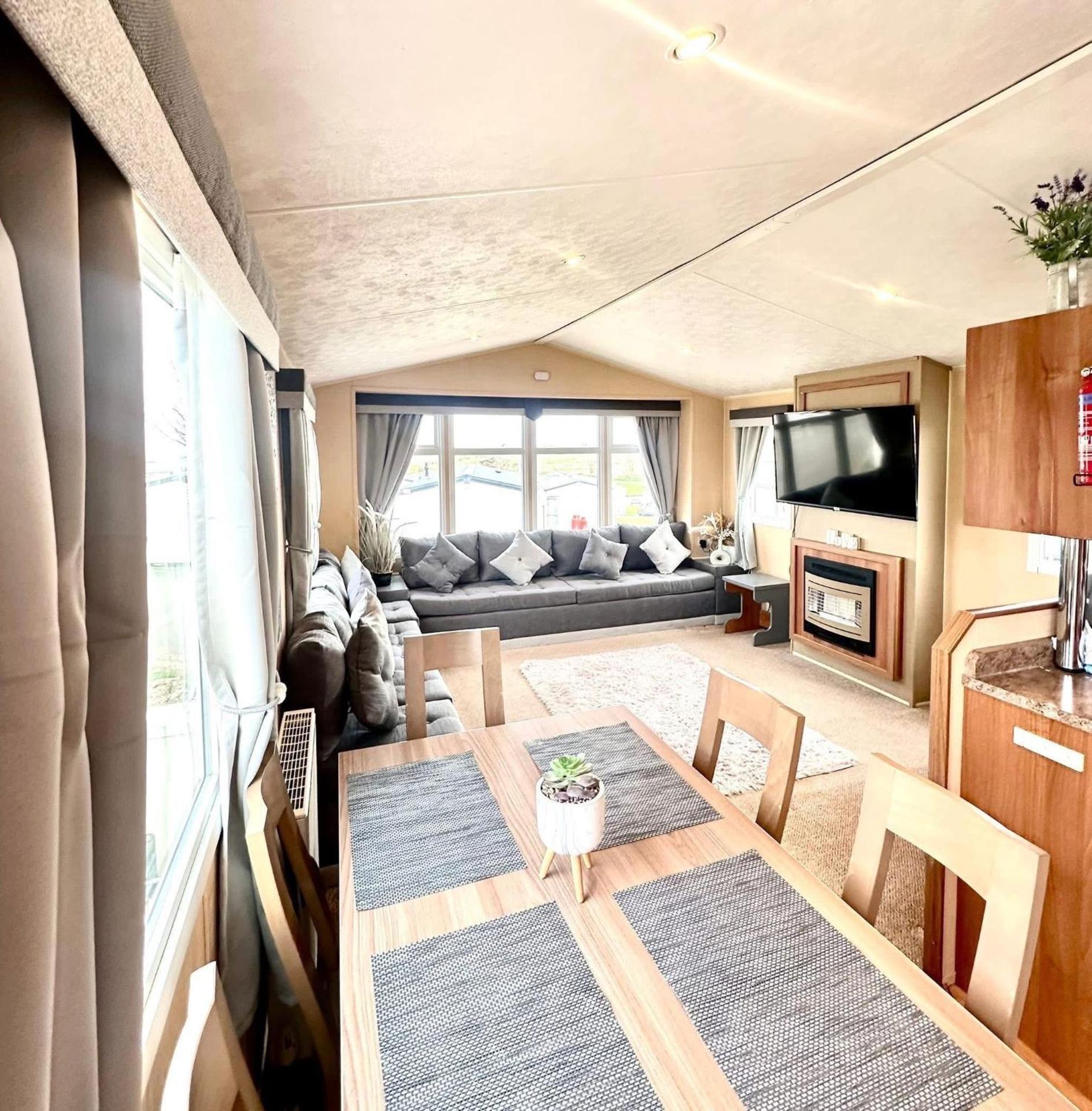 3 Bedroom 8 birth Caravan - Sand Le Mere