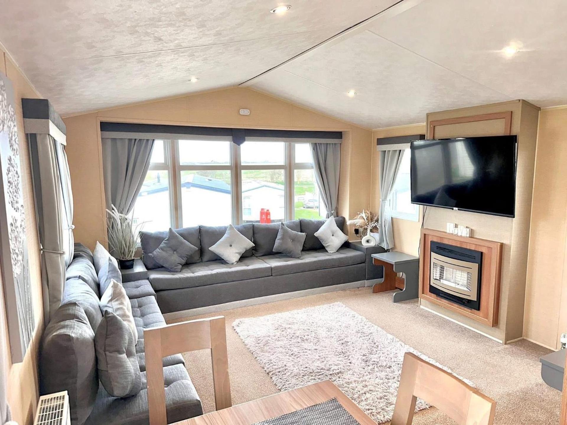 3 Bedroom 8 birth Caravan - Sand Le Mere