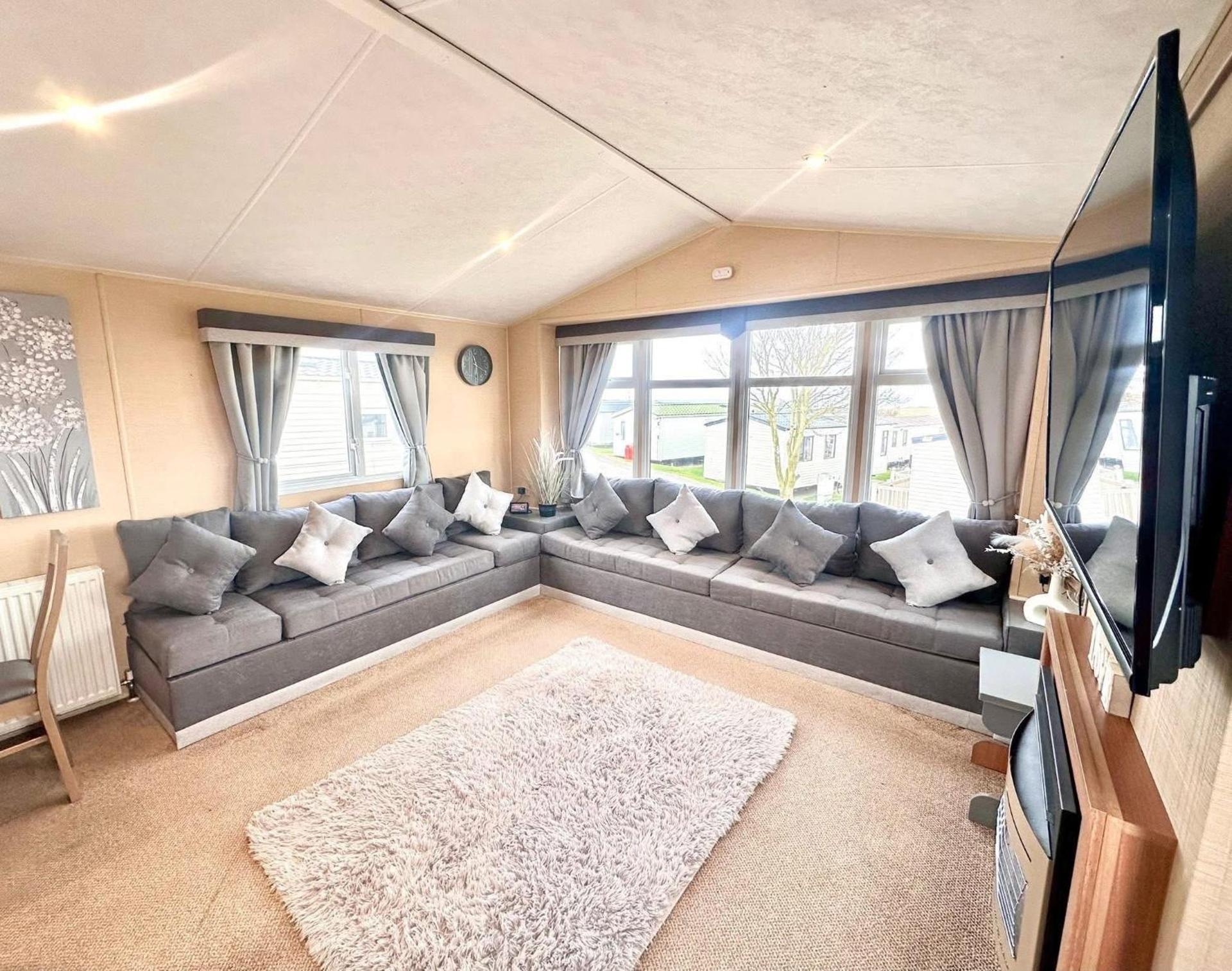3 Bedroom 8 birth Caravan - Sand Le Mere
