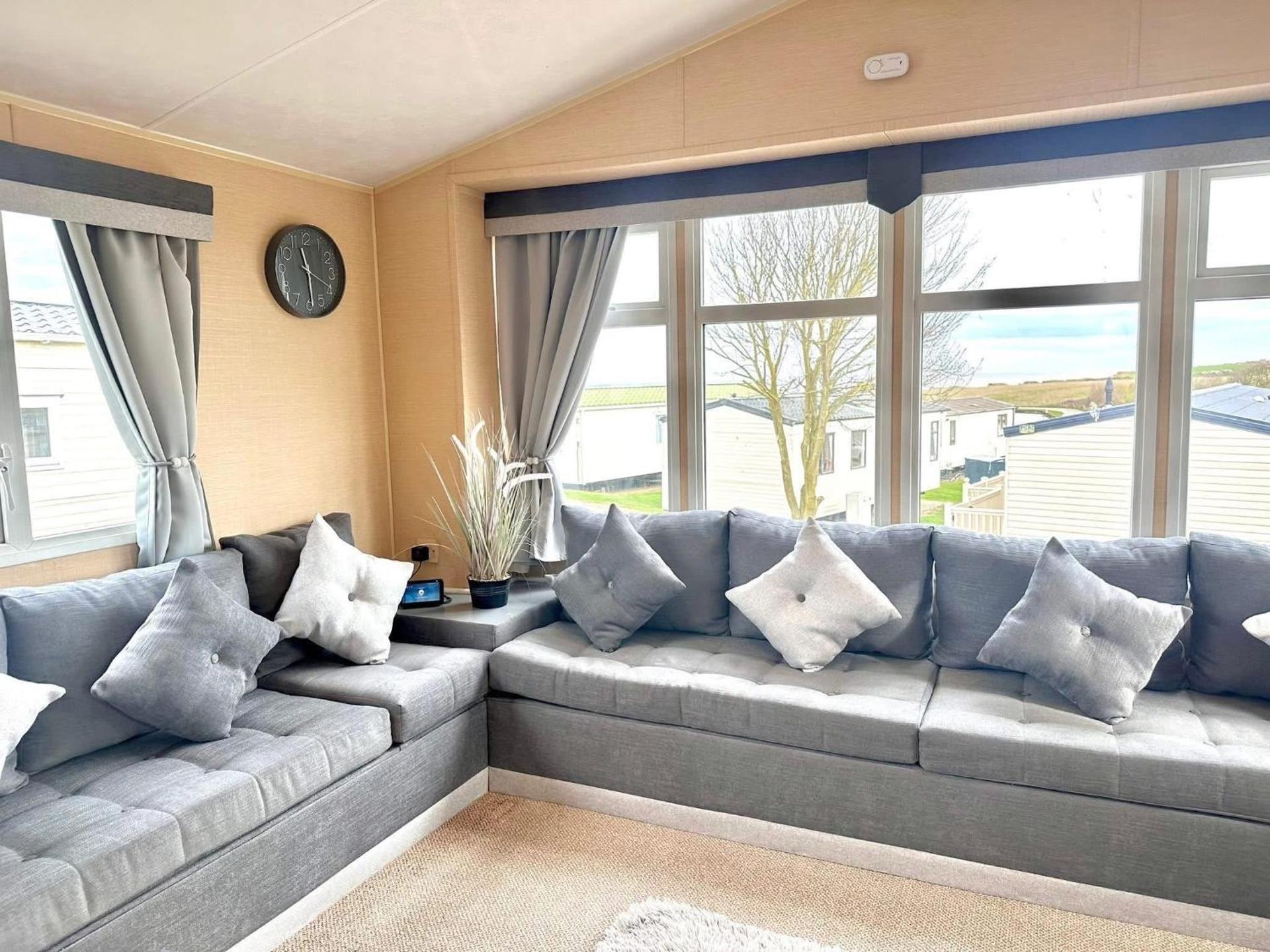 3 Bedroom 8 birth Caravan - Sand Le Mere