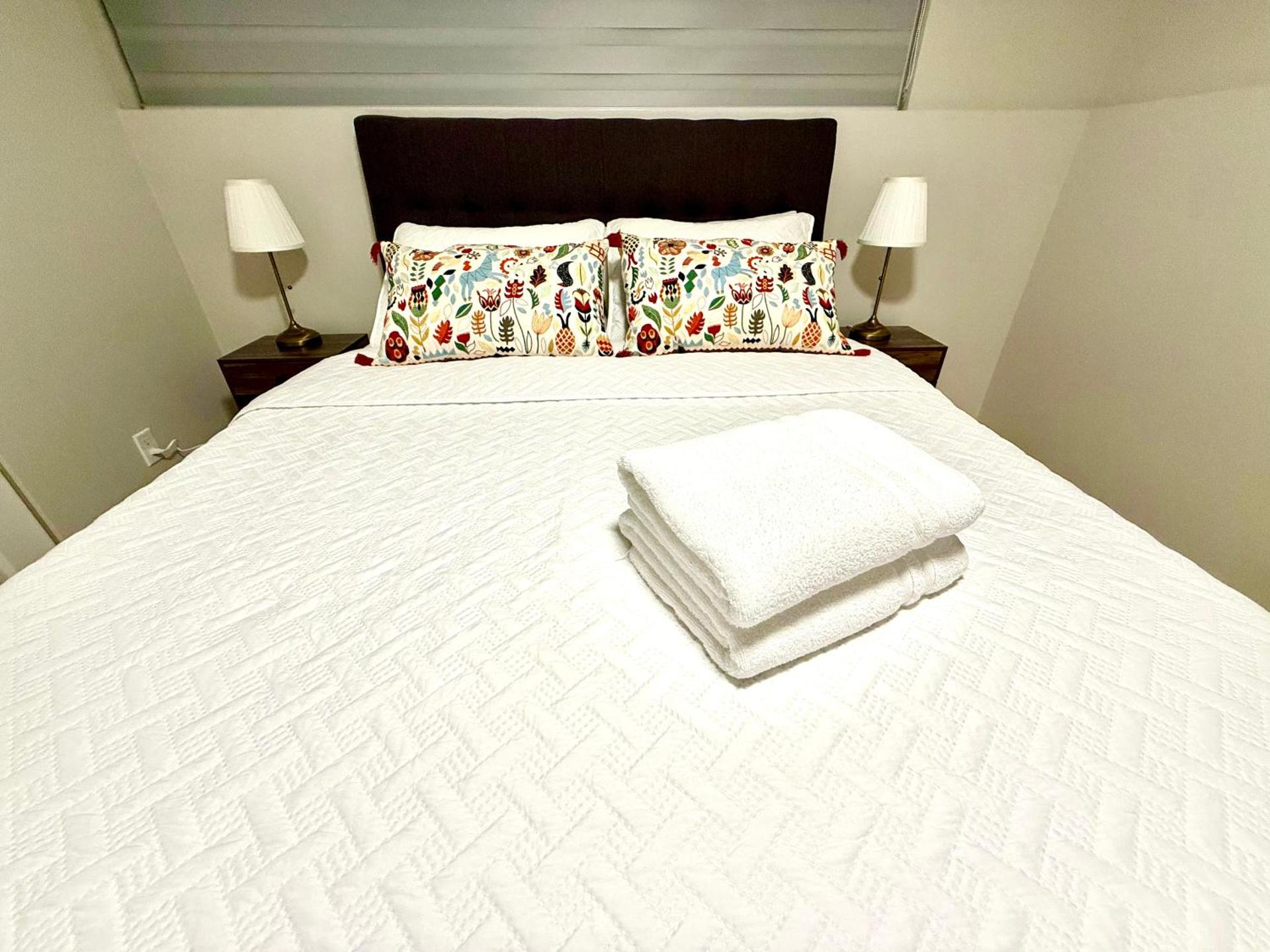 Vancouver Lake City Way Guesthouse 10 min to SkyTrain