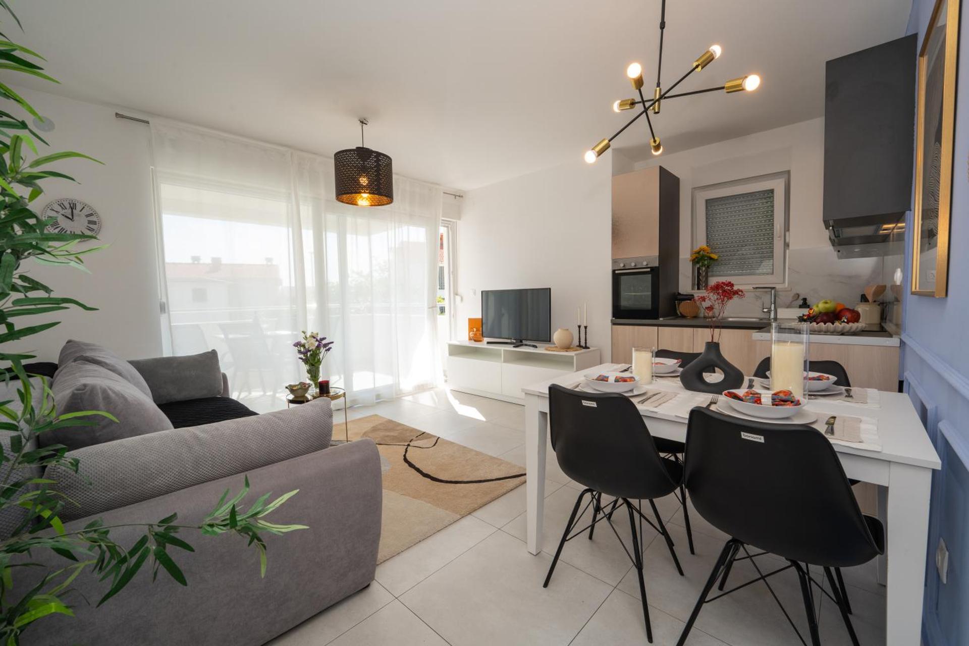 Pool and Breakfast Apartments Villa Maro