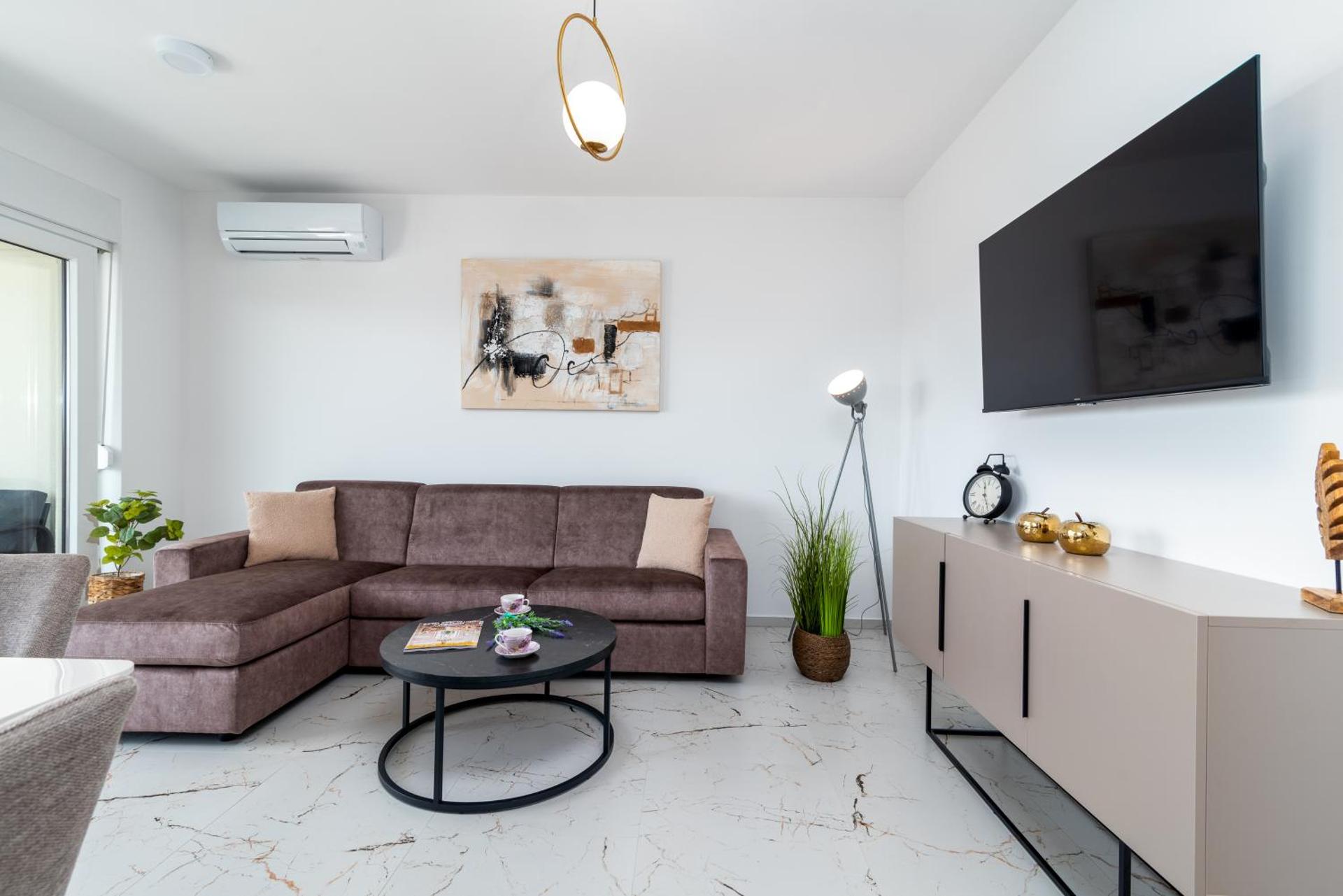 Natura Vita Apartment-New Modern Apartment with City View & two Free Parking Spaces-10 min Walk to Trogir Old Town