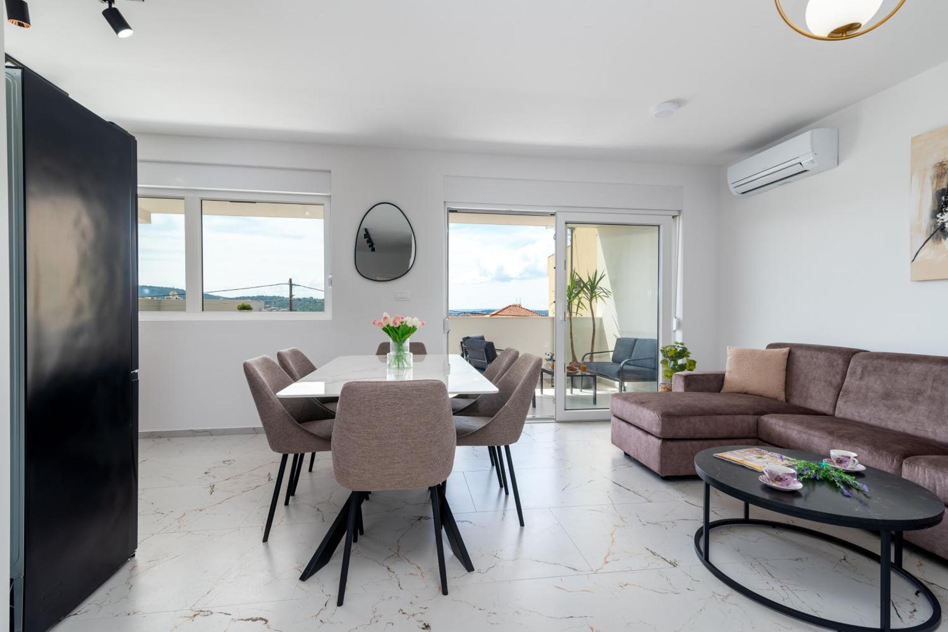 Natura Vita Apartment-New Modern Apartment with City View & two Free Parking Spaces-10 min Walk to Trogir Old Town