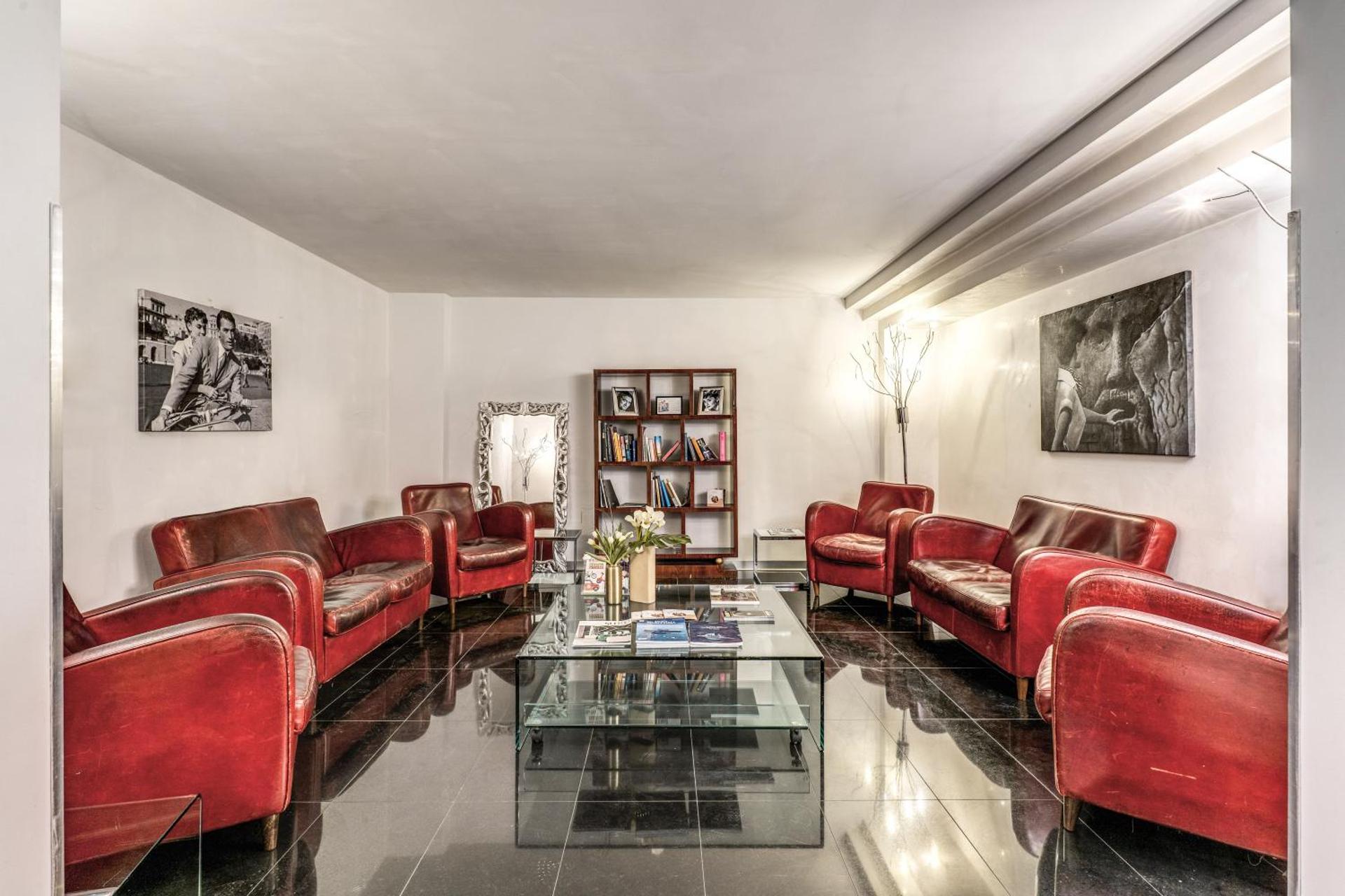 Communal lounge/ TV room