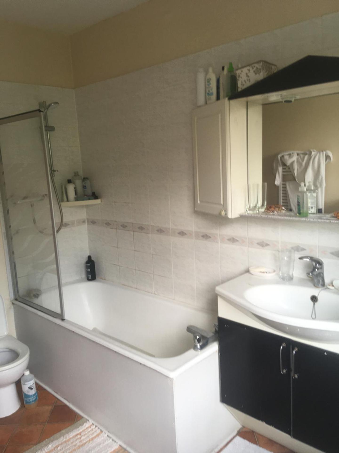 Private attic in Georgian townhouse with free parking