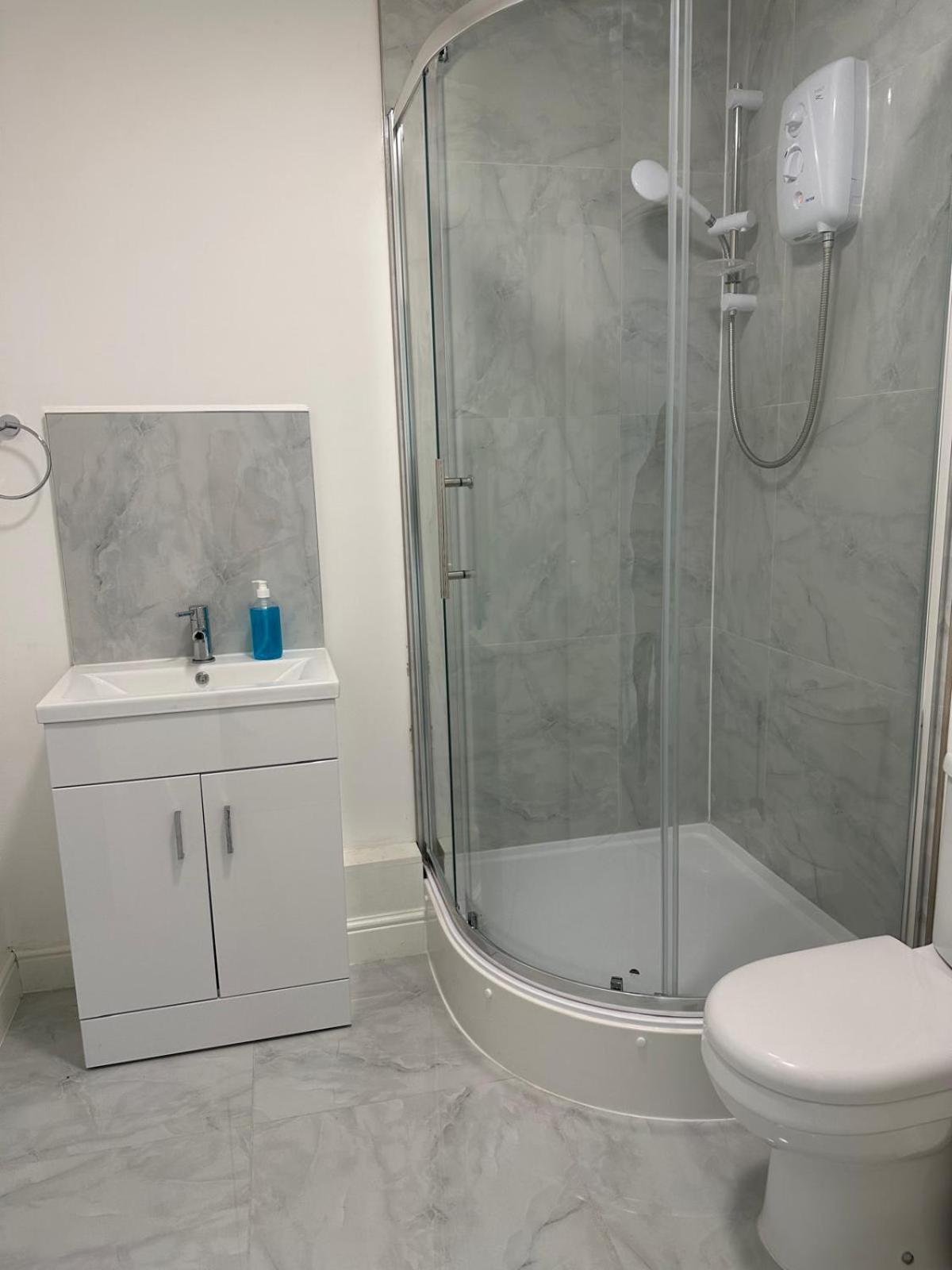 Train Station Aparthotel - Free Wifi, Free Parking