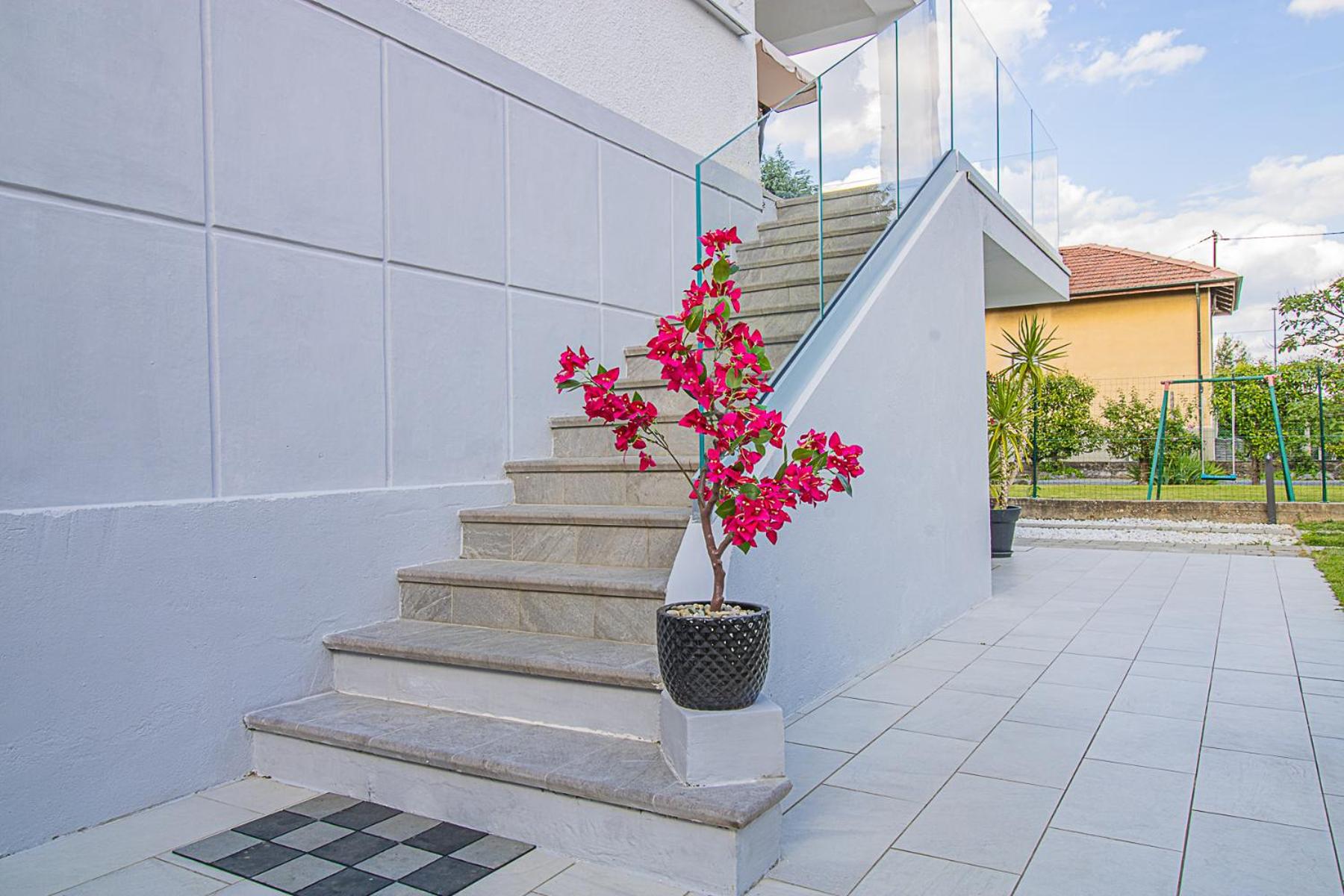 Appartamento in villa con piscina privata e vasca idromassaggio ad uso esclusivo