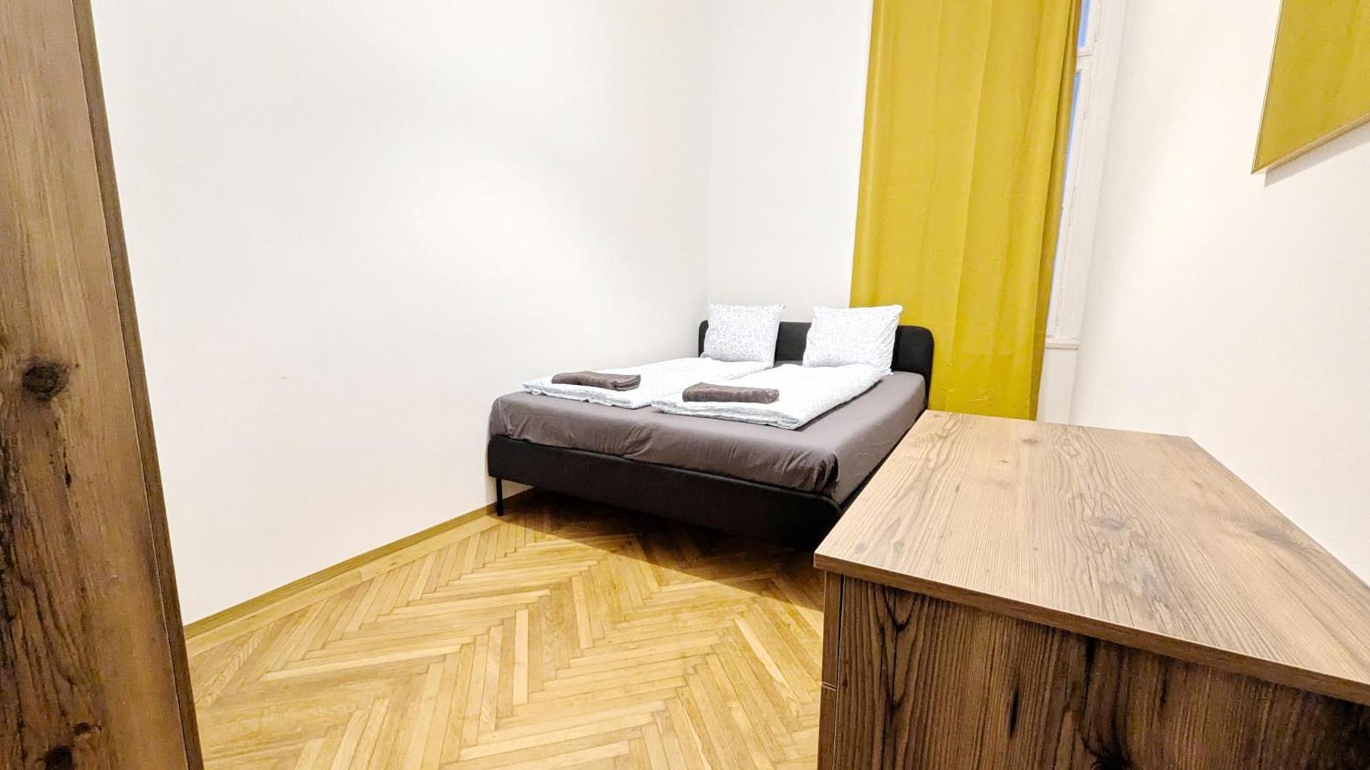 Spacious Rooms - 15 Min from Airport & City Center, 5 Min from Vienna Main-Bus Station EZ7