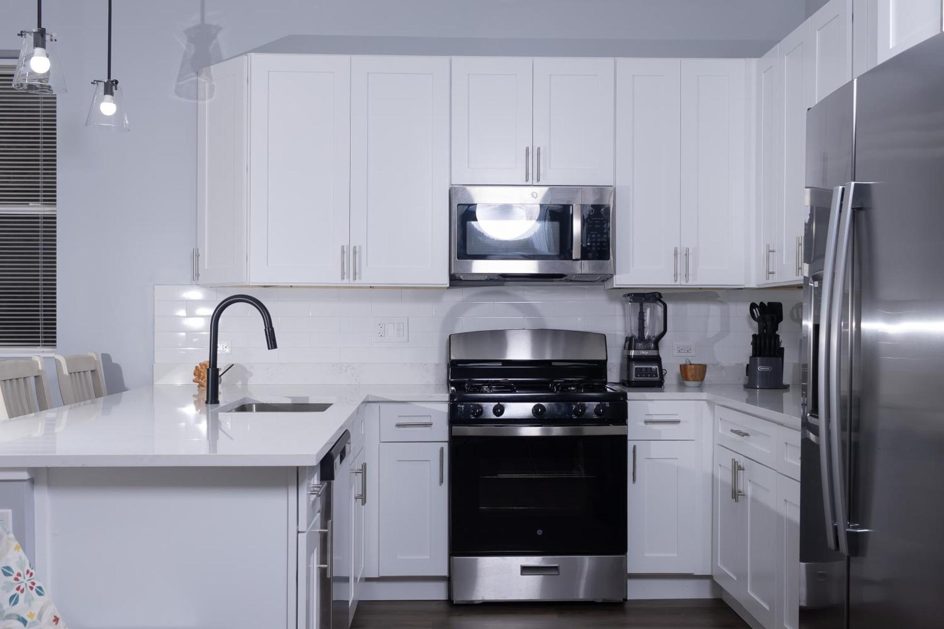 Shared, spacious condo near UChicago and Obama Center