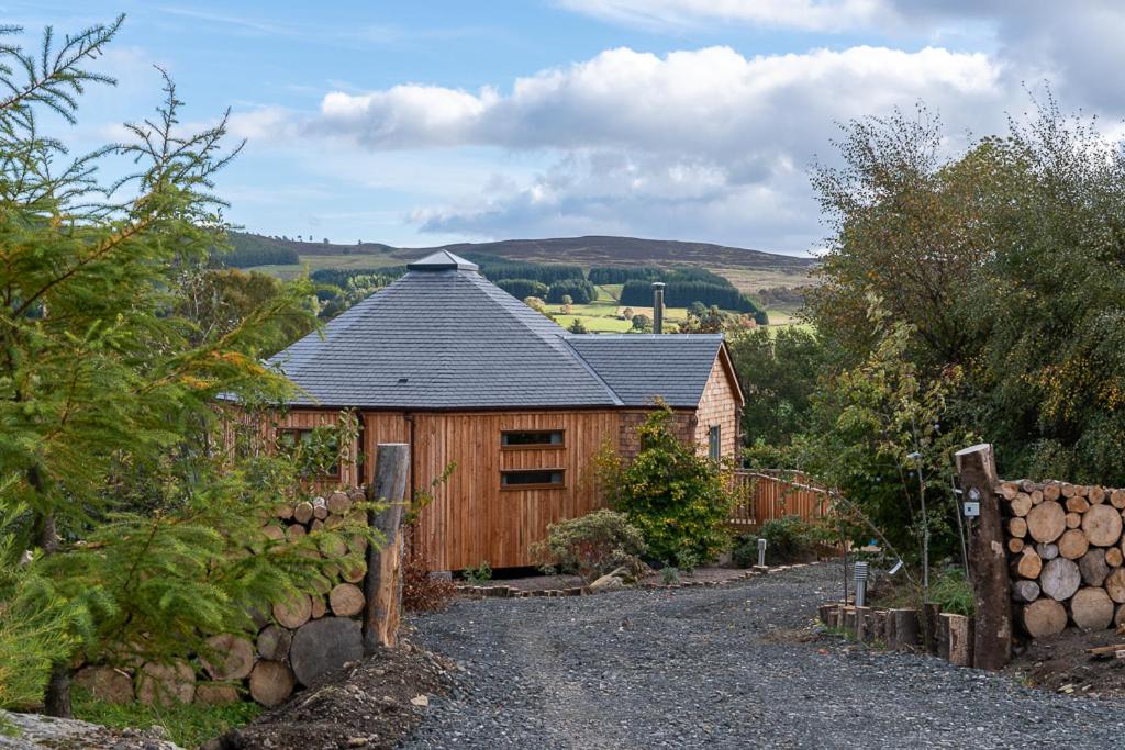 Dalnoid Cottages & Treehouses Nr Glenshee