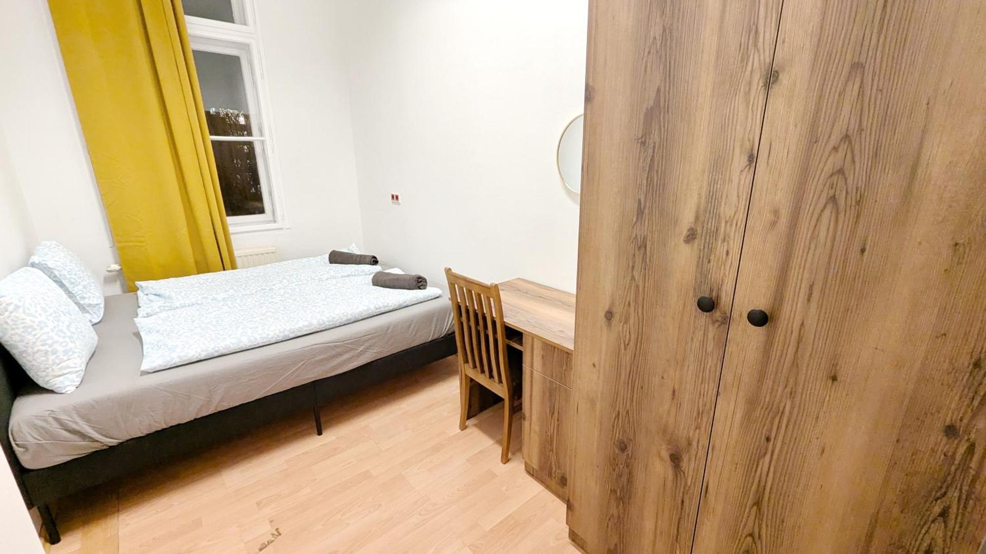 Spacious Rooms - 15 Min from Airport & City Center, 5 Min from Vienna Main-Bus Station EZ8