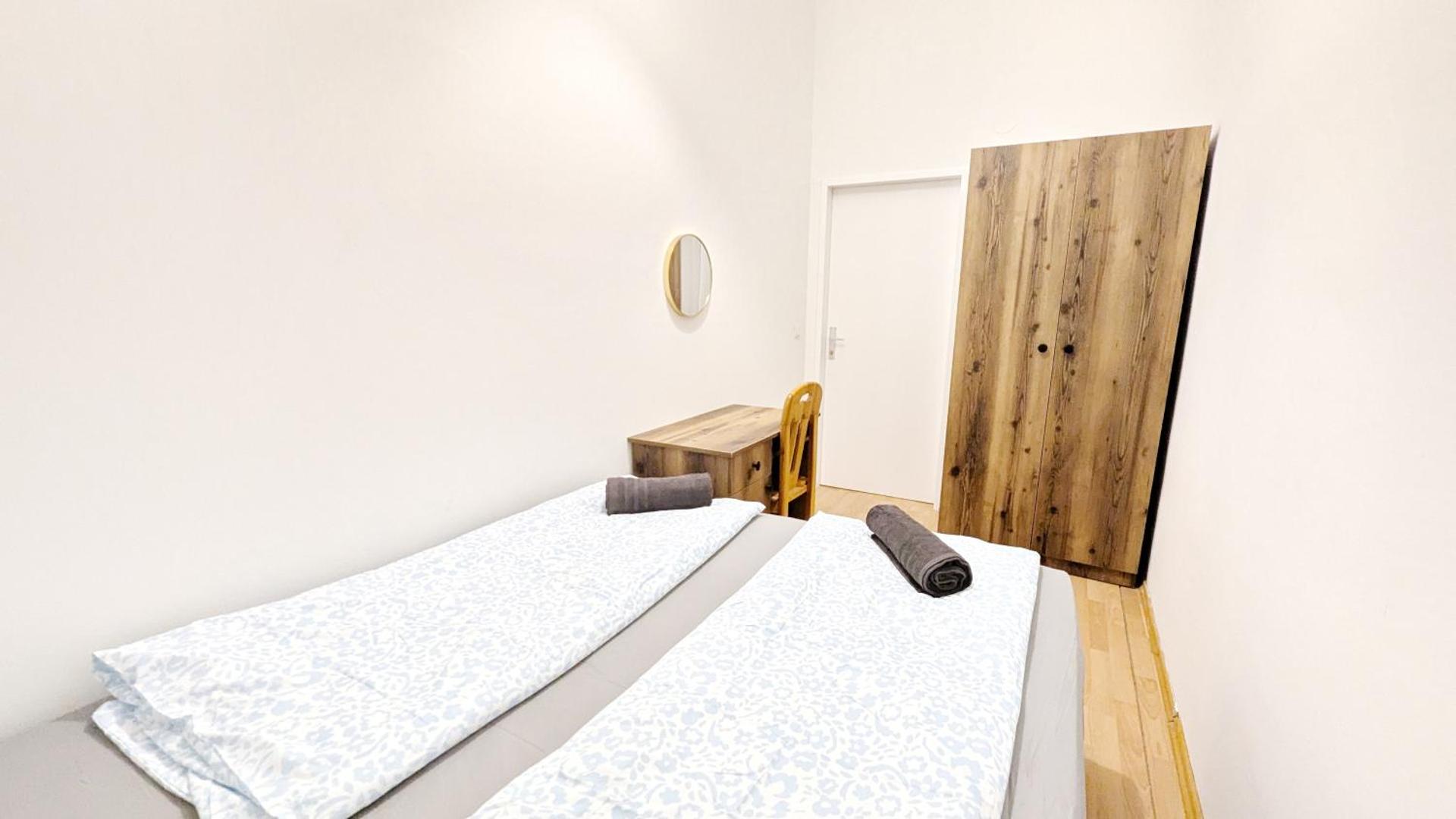 Spacious Rooms - 15 Min from Airport & City Center, 5 Min from Vienna Main-Bus Station EZ8