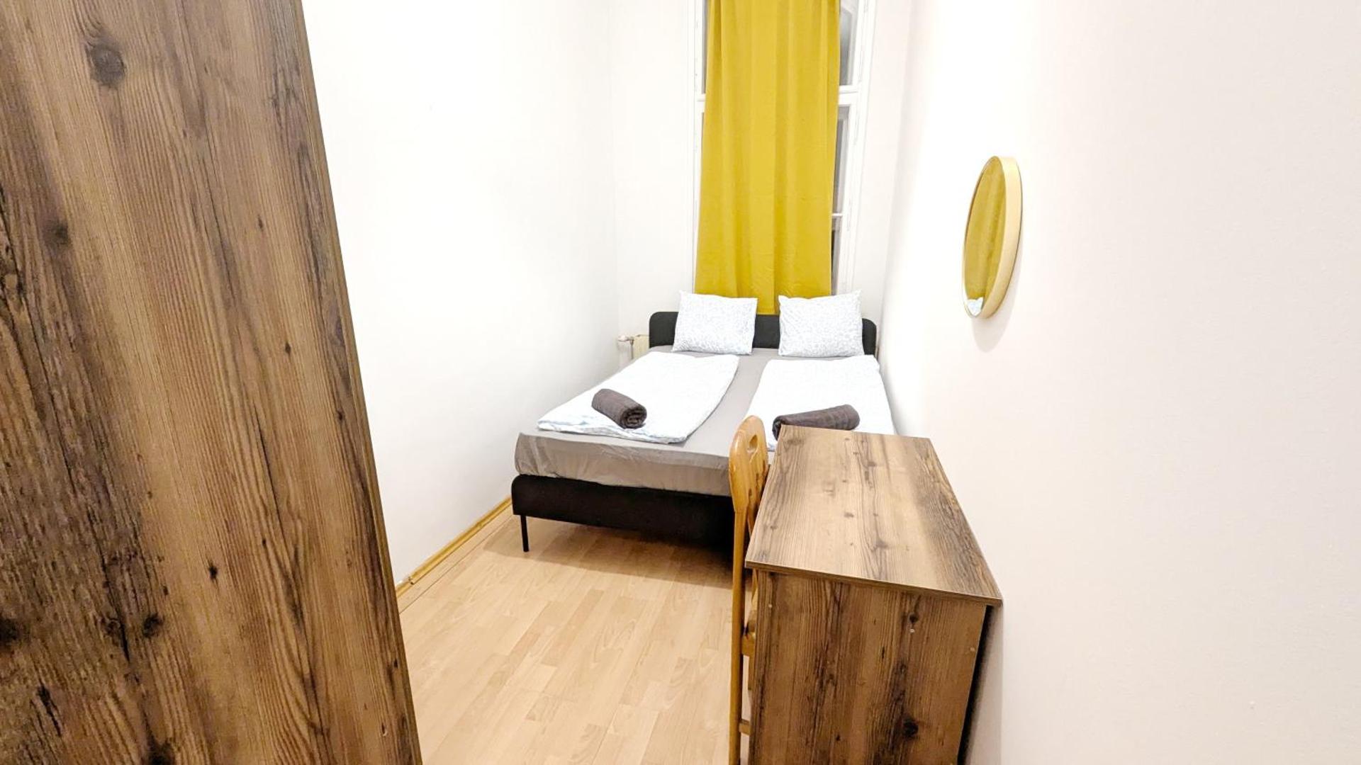 Spacious Rooms - 15 Min from Airport & City Center, 5 Min from Vienna Main-Bus Station EZ8