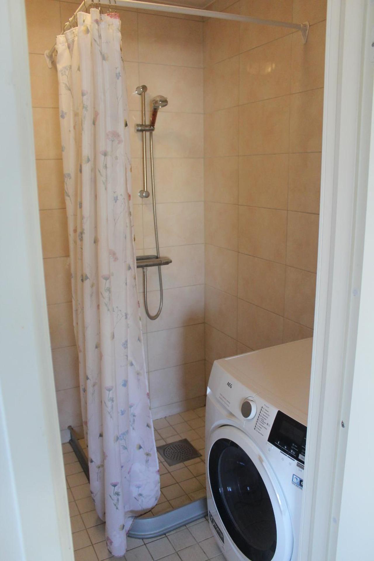 Central Ground Floor Flat Near Beach & Transit