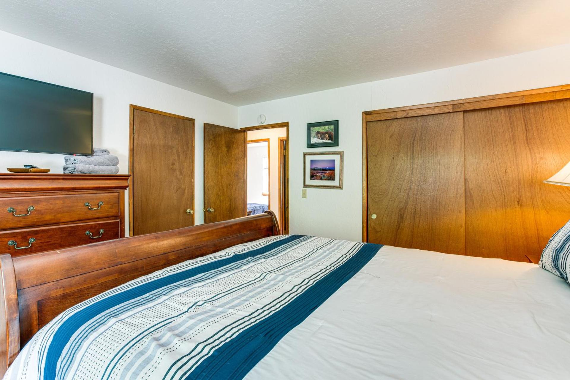 1 Mi to Heavenly Resort Cozy Home with Deck!