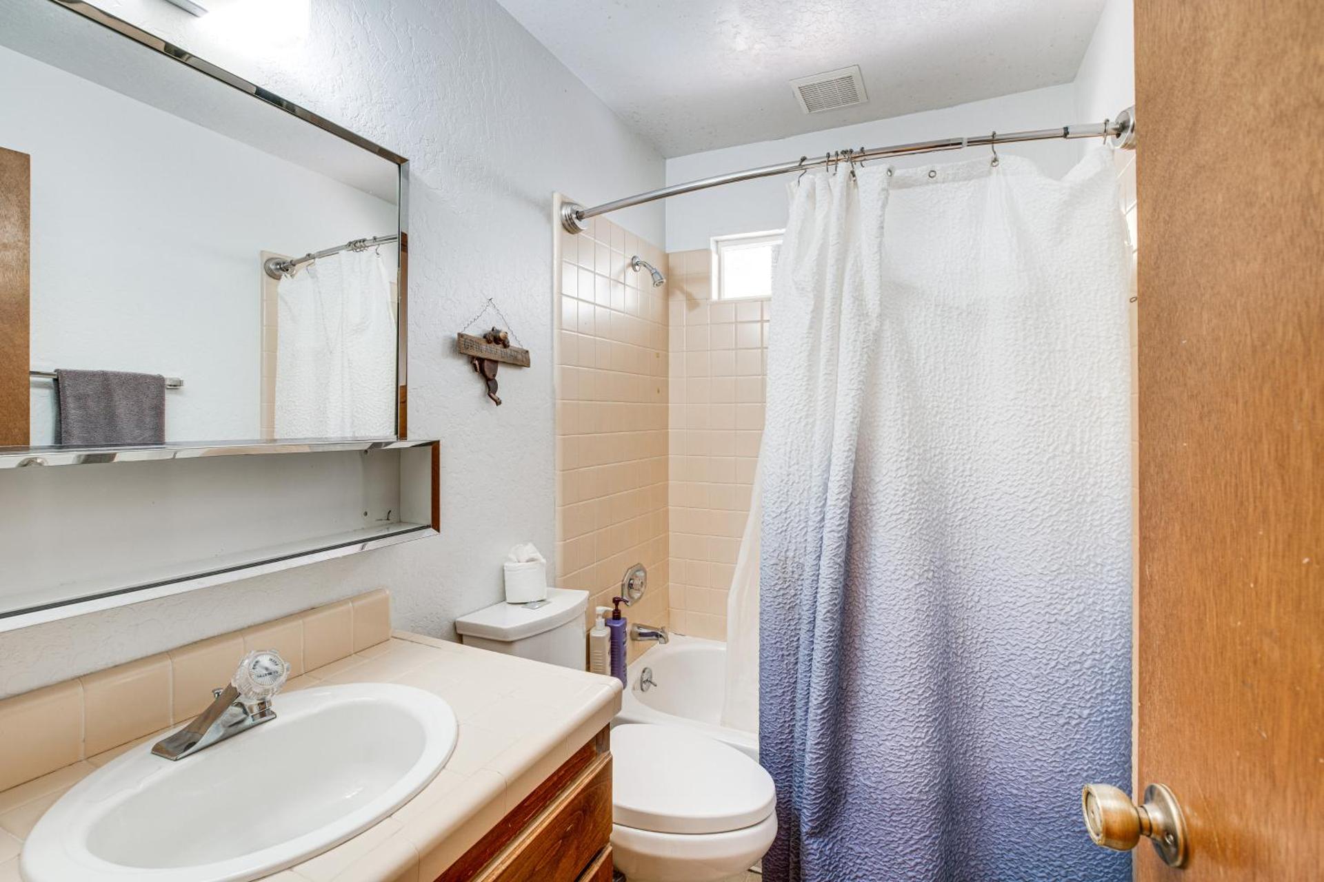 1 Mi to Heavenly Resort Cozy Home with Deck!