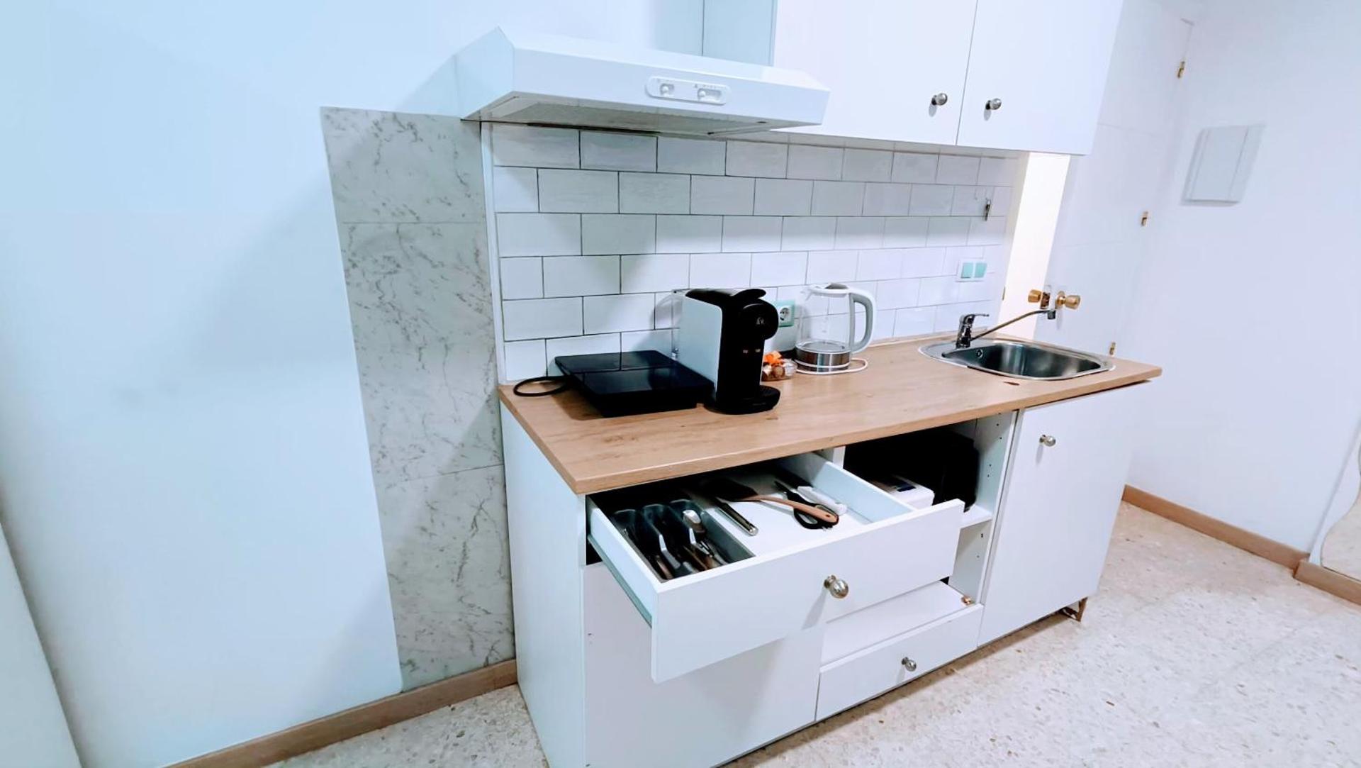 Kitchen or kitchenette