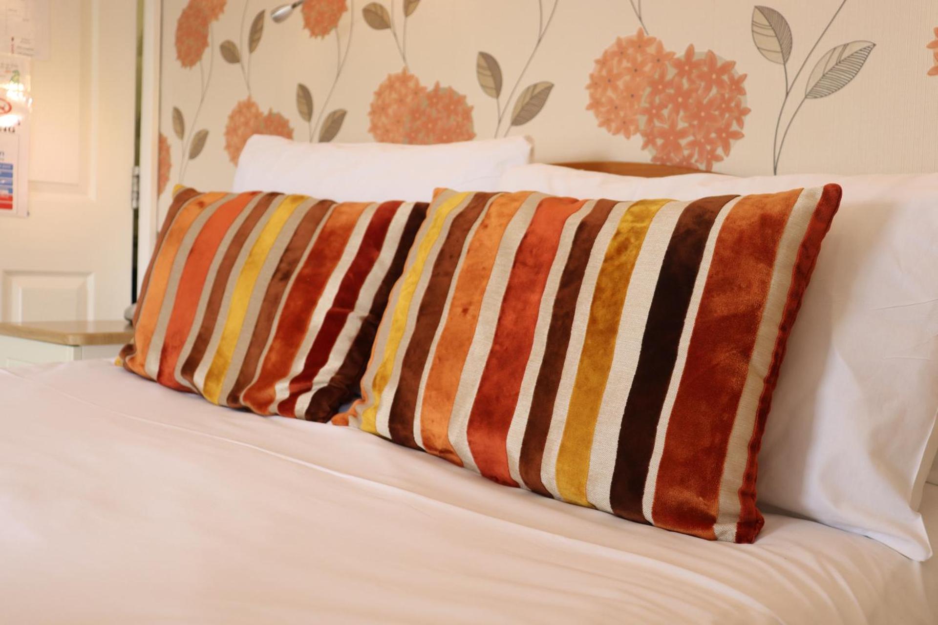 Lion Hotel & Studio Apartments