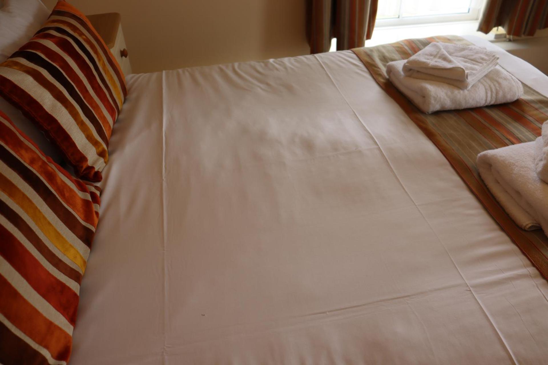 Lion Hotel & Studio Apartments